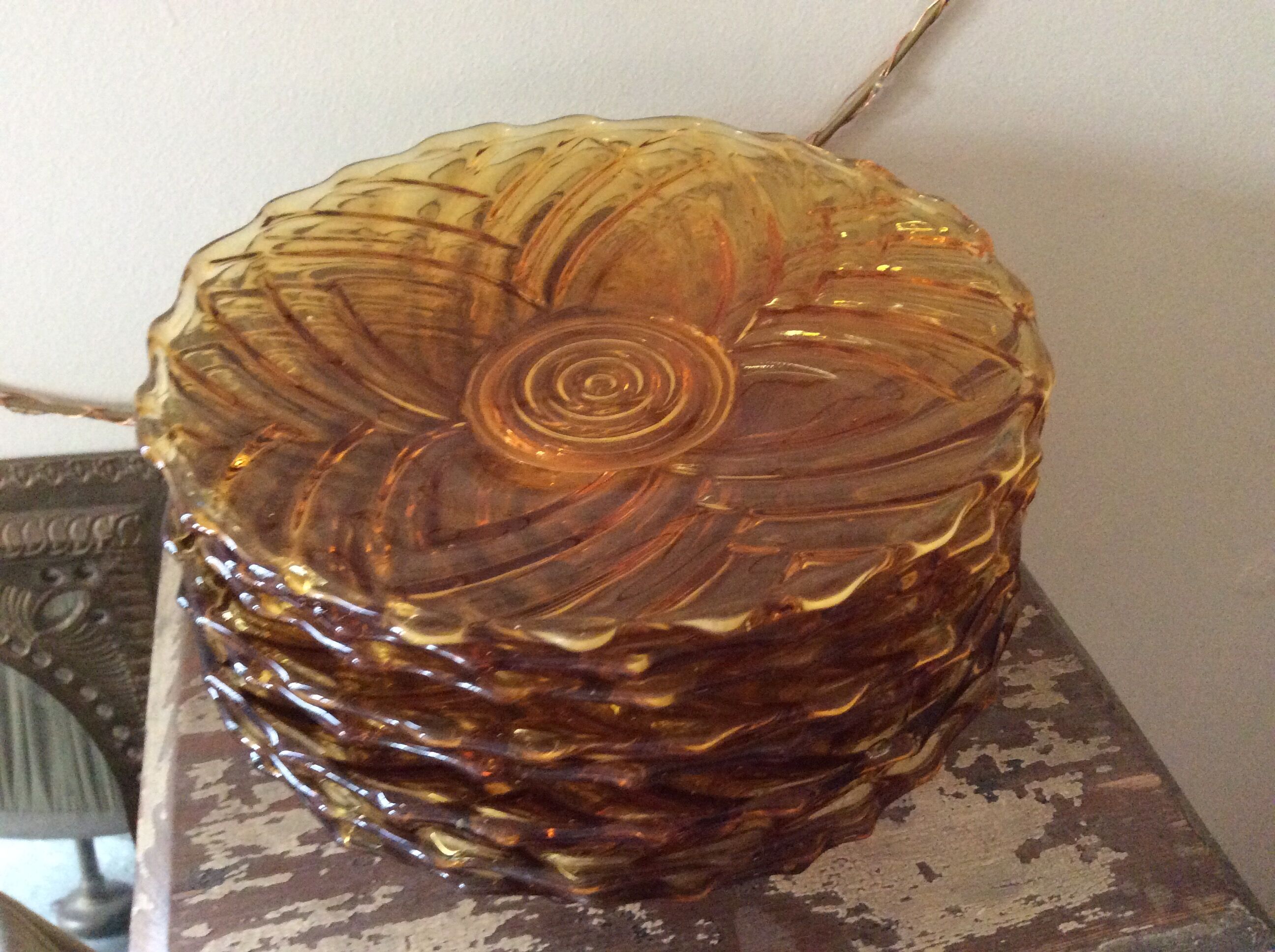 Series of 10 amber plates