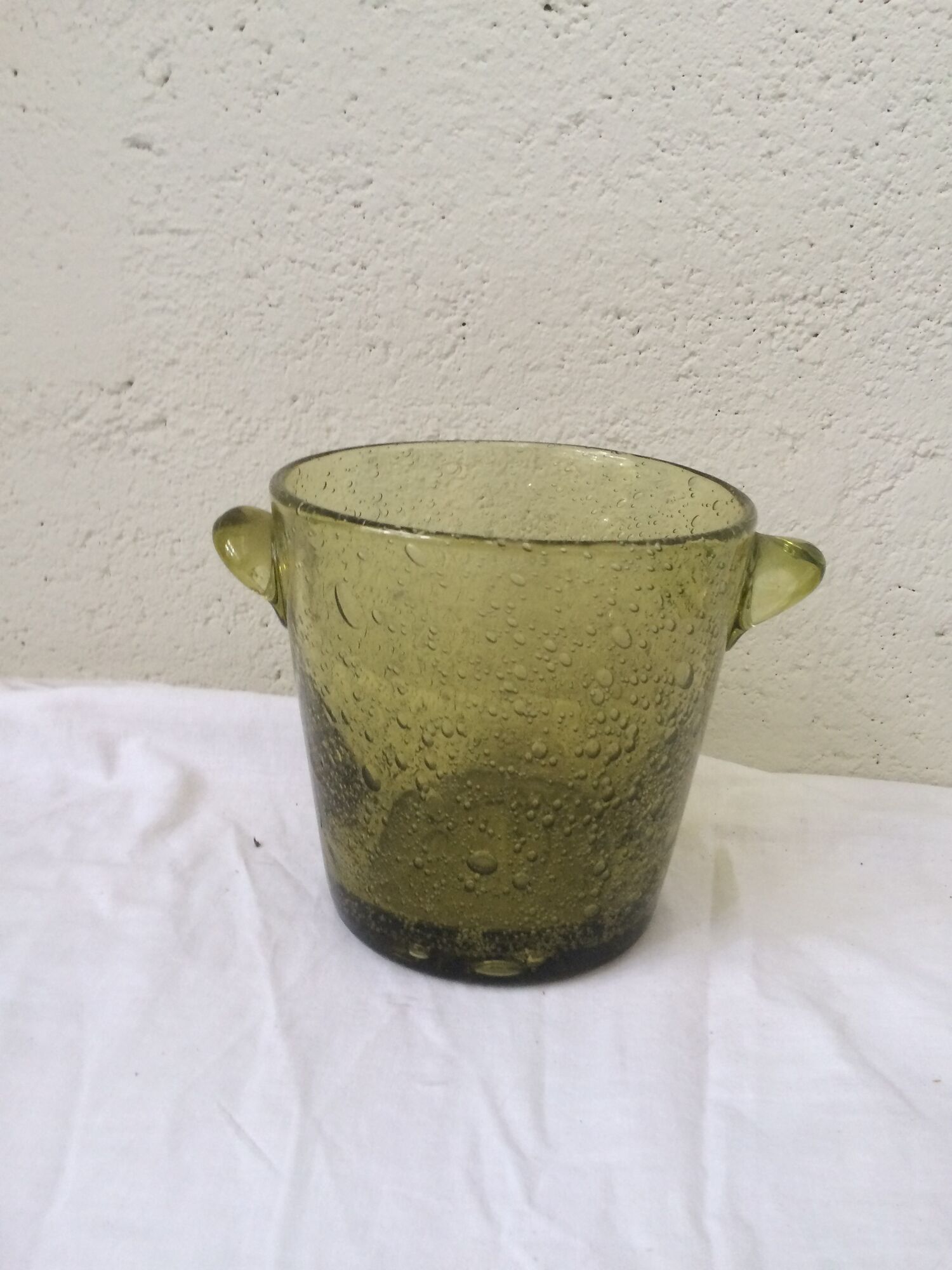 The 1970s vintage blown glass ice bucket