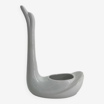 Ceramic pot cover in the shape of a swan