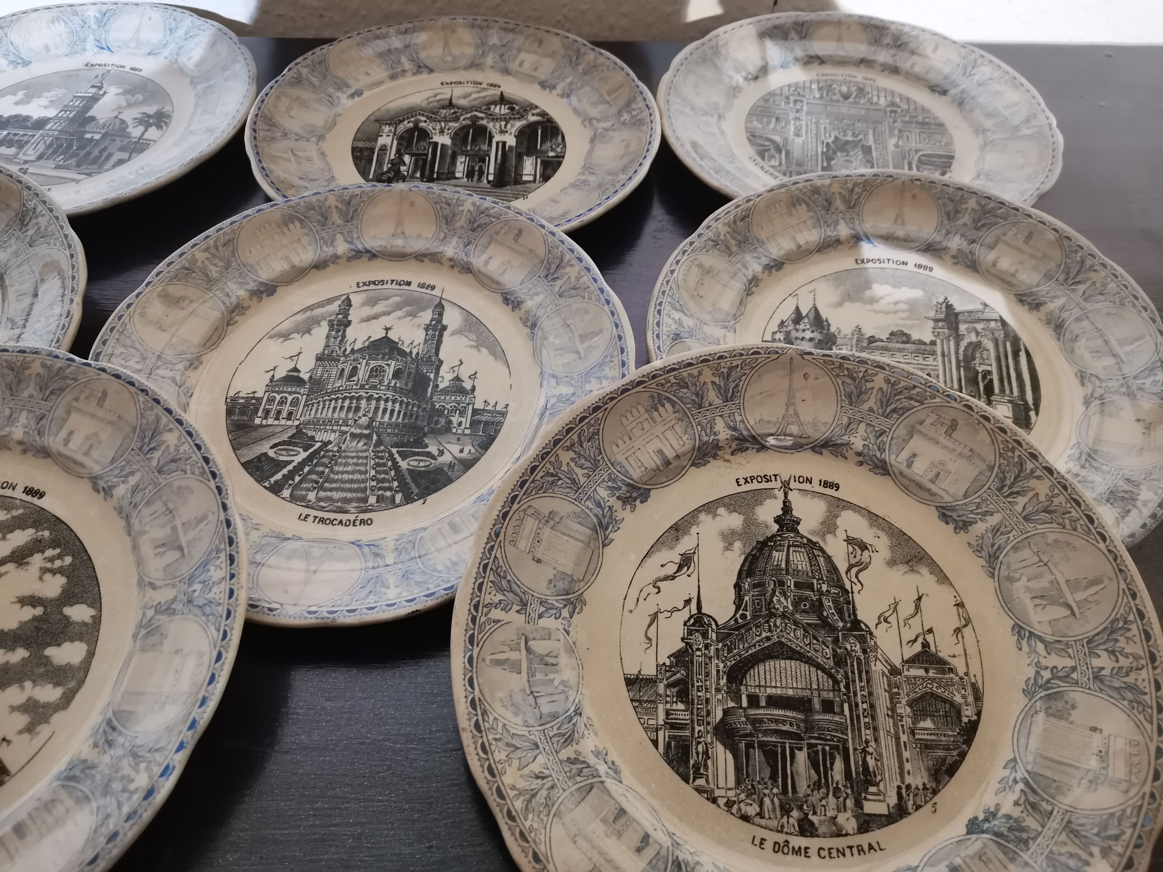 Lot 10 assiettes parlantes opaque Sarreguemines fin 19 ème, exposition universelle 1889