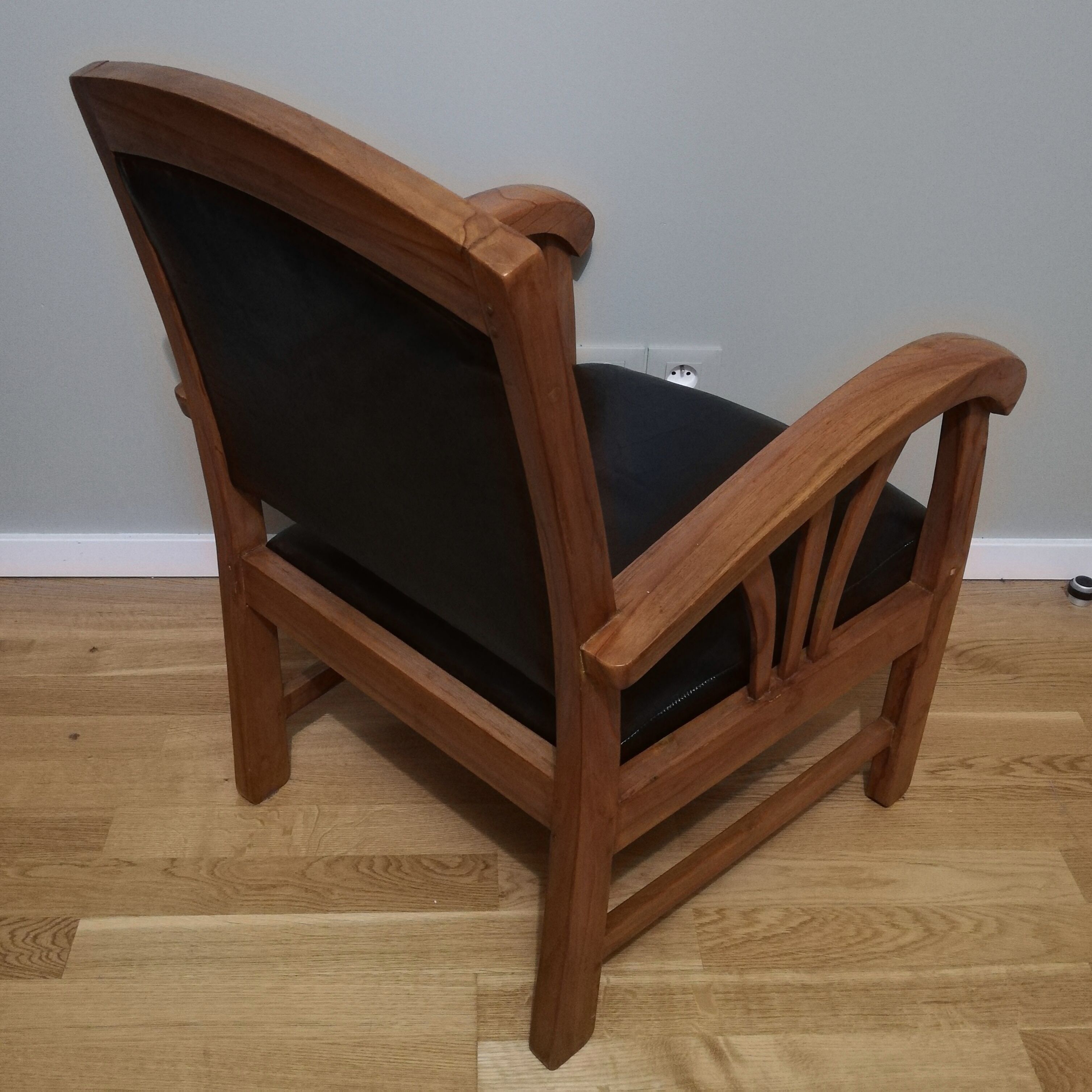 Colonial armchair in teak and black leather