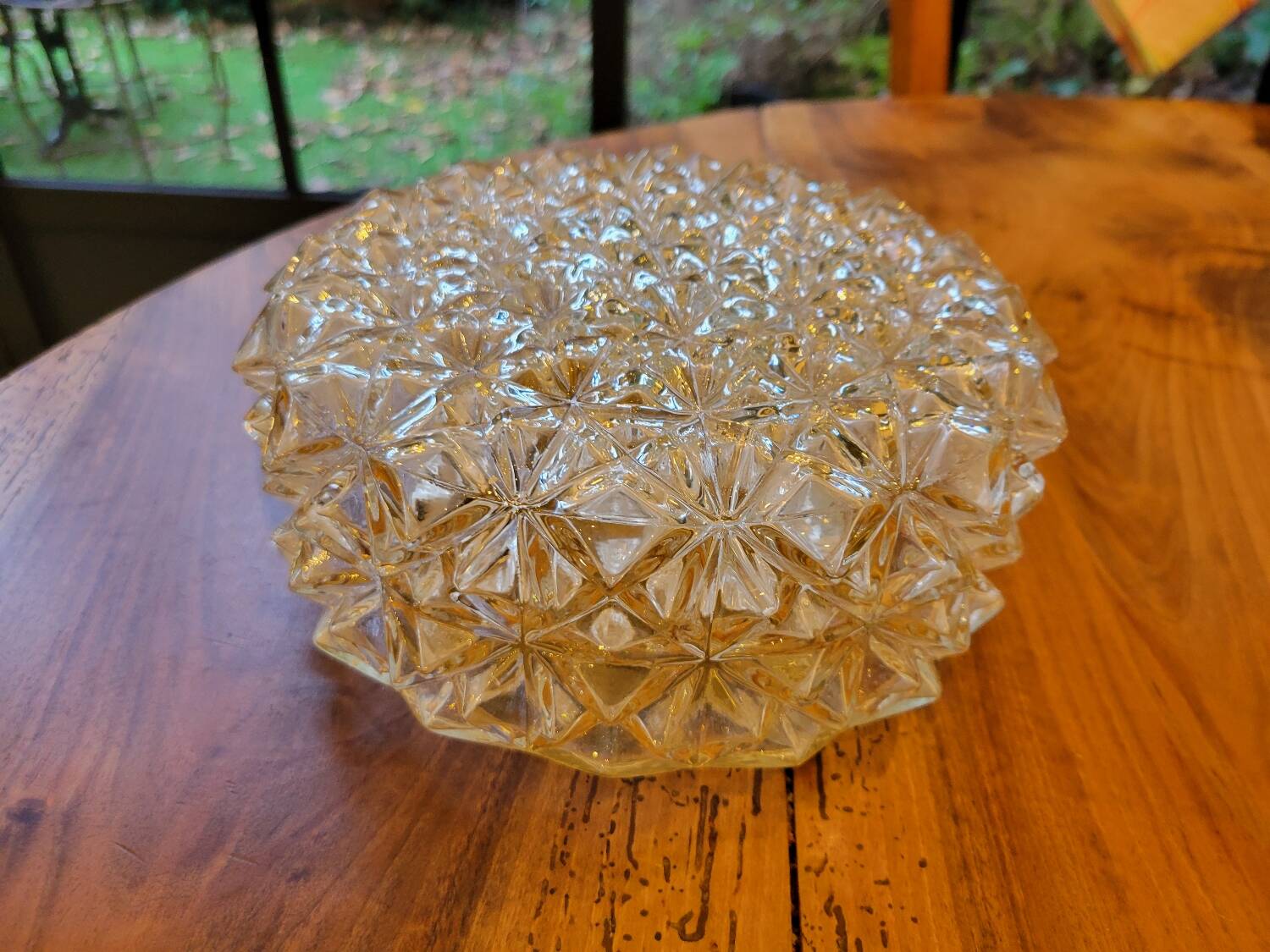 Diamond-pointed glass ceiling light