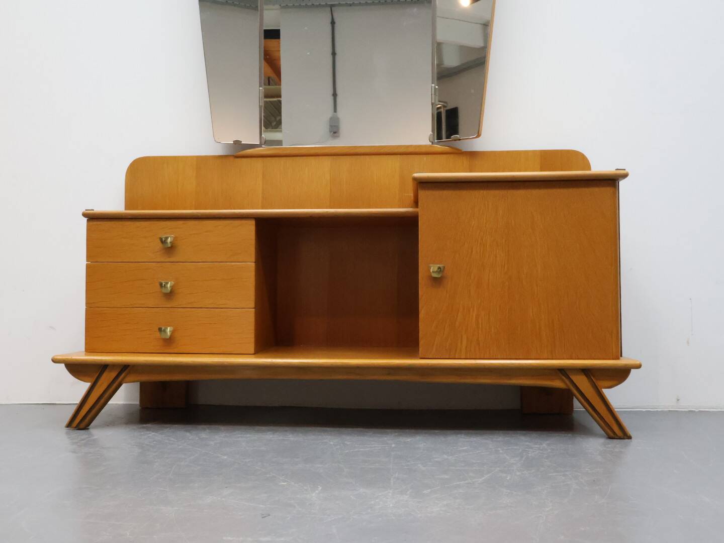 Vintage kaptafel met drieluik spiegel eiken