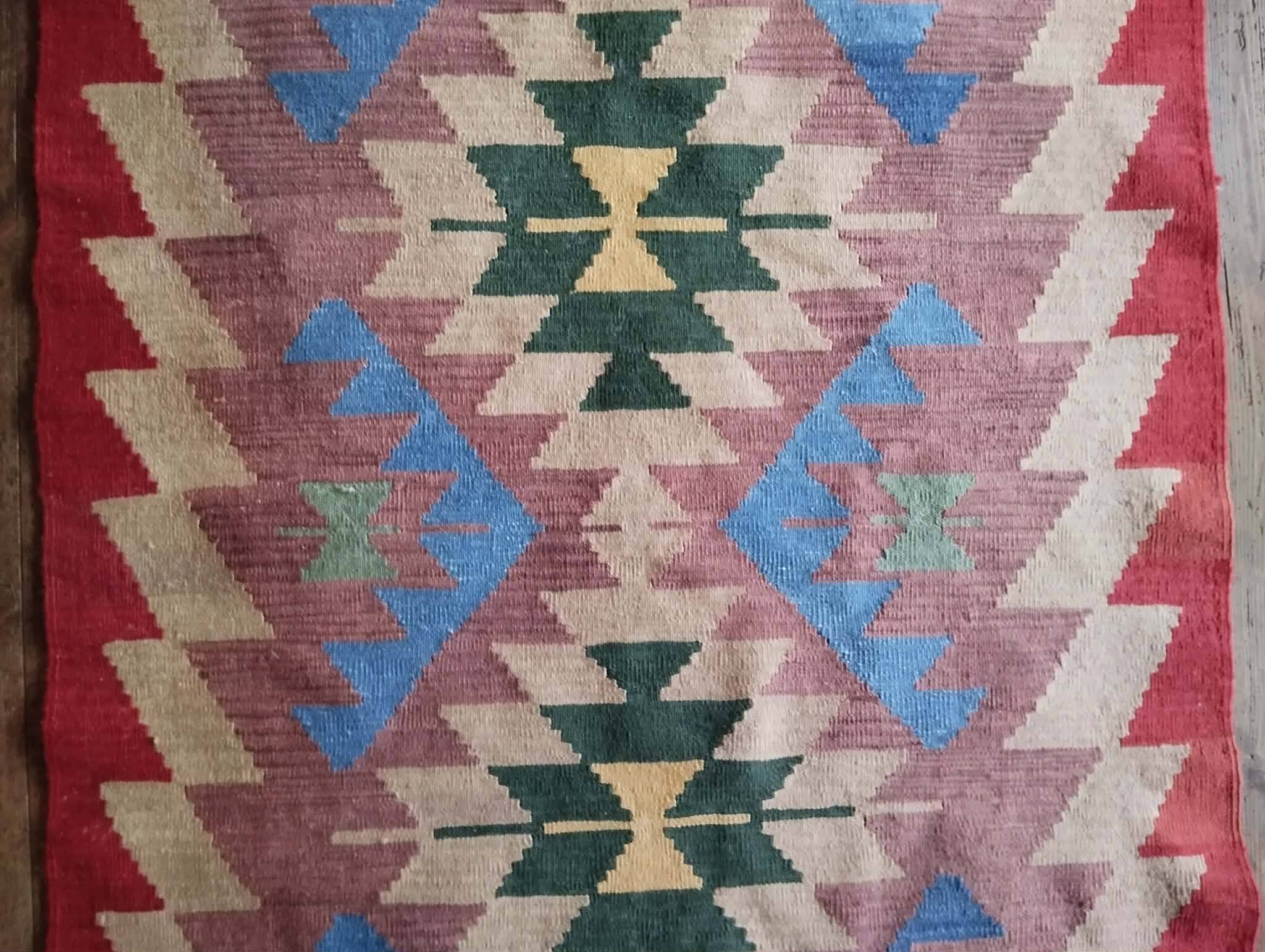 Handmade Persian Qashqai rug 165x115cm
