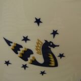 Lot de 2 assiettes à dessert en porcelaine . décor de jean picart le doux.