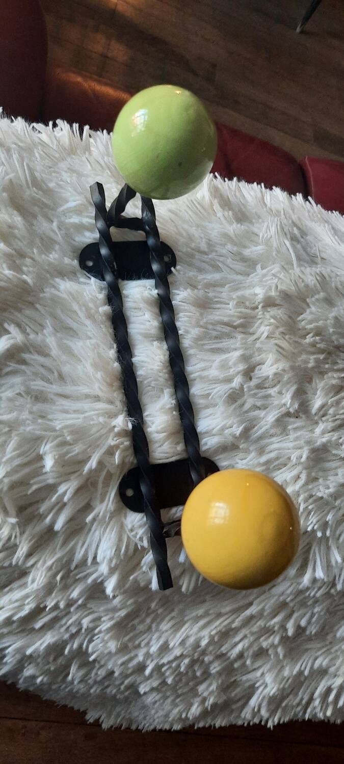 Wall-mounted coat rack