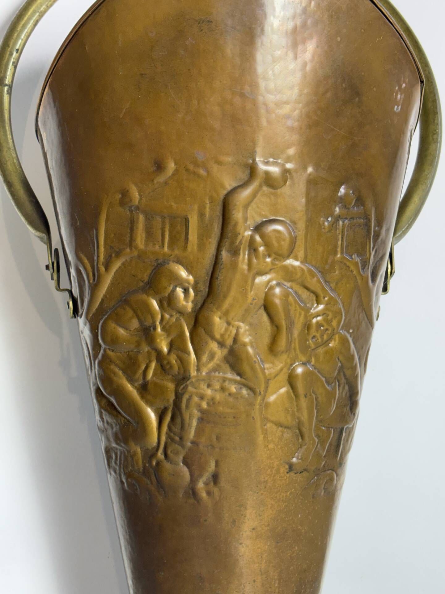 Vintage umbrella stands in solid brass and copper – Relief decoration