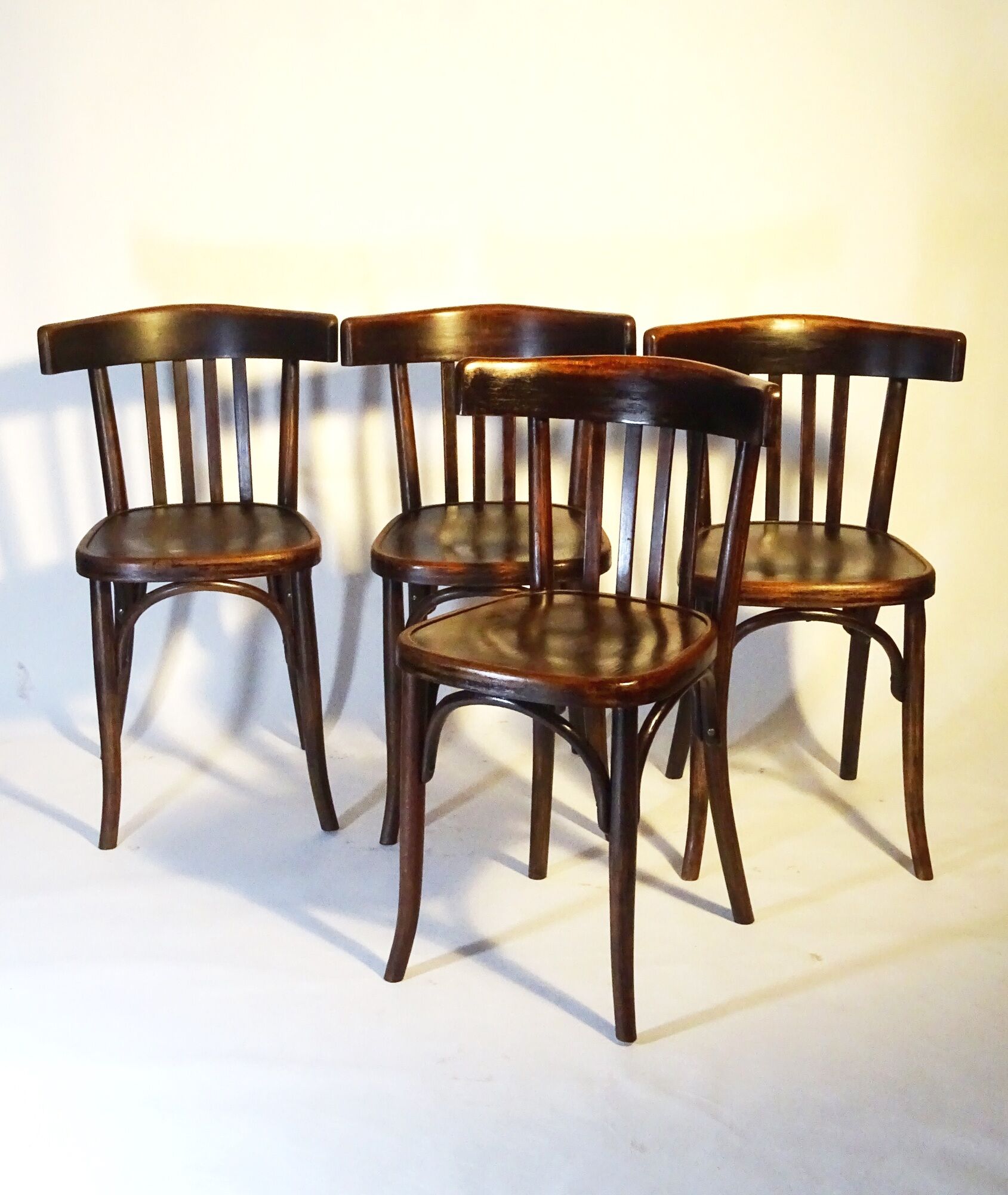 Suite de 4 chaises bistrot de Fischel 1930 bois-courbé