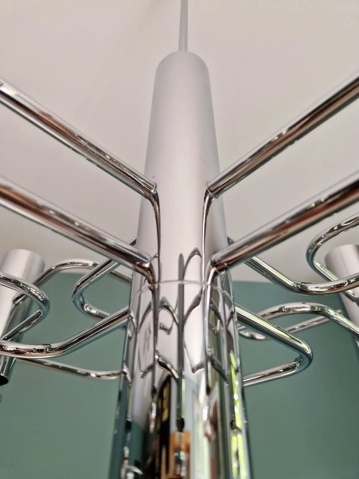 Large geometric chandelier in chrome metal, design by G. Sciolari, 1970.