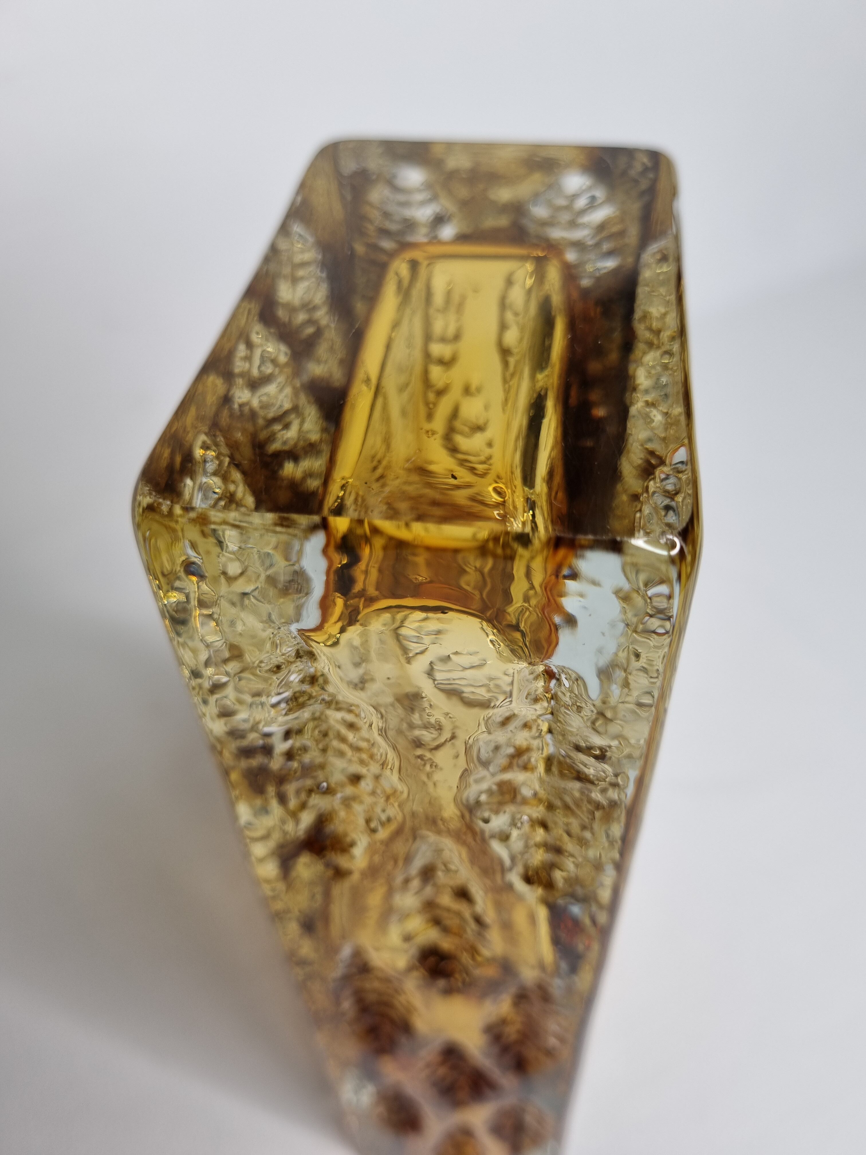 Vase in colored molded crystal of the 50s, 24 cm