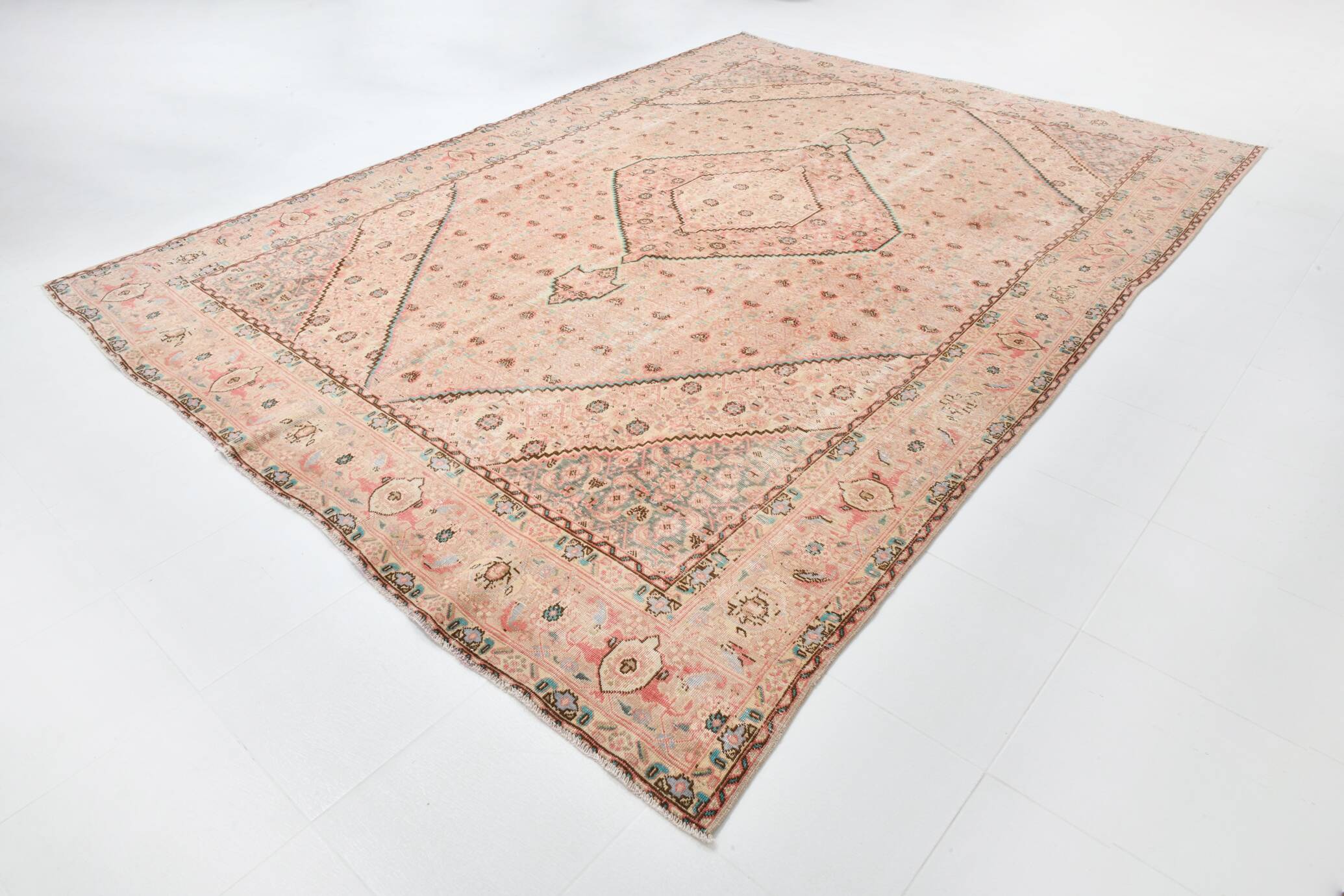 Pale Red & Teal Green Persian Heriz Rug, 288x382Cm