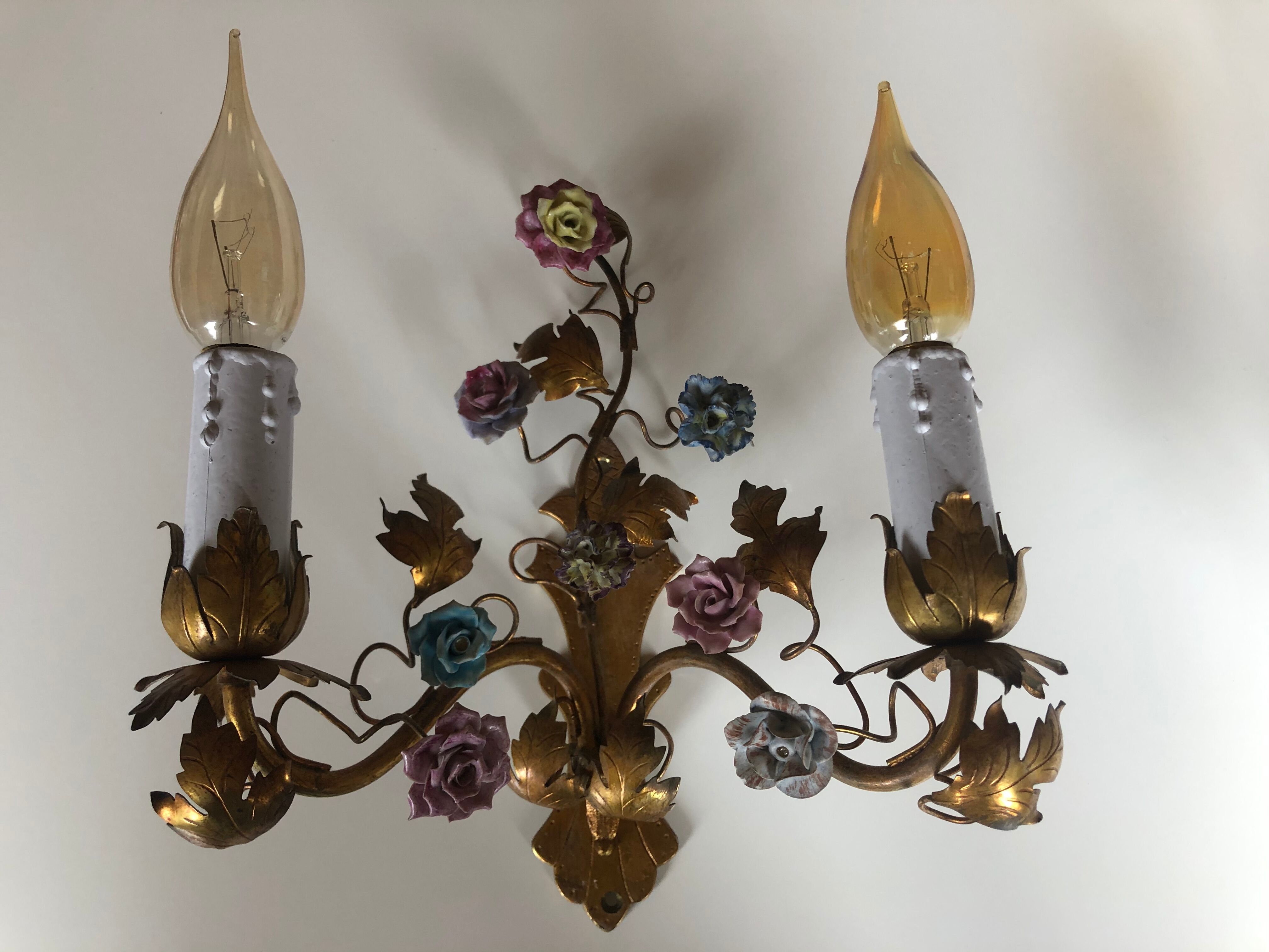 Two bronze wall light decorated with flowers in german porcelain
