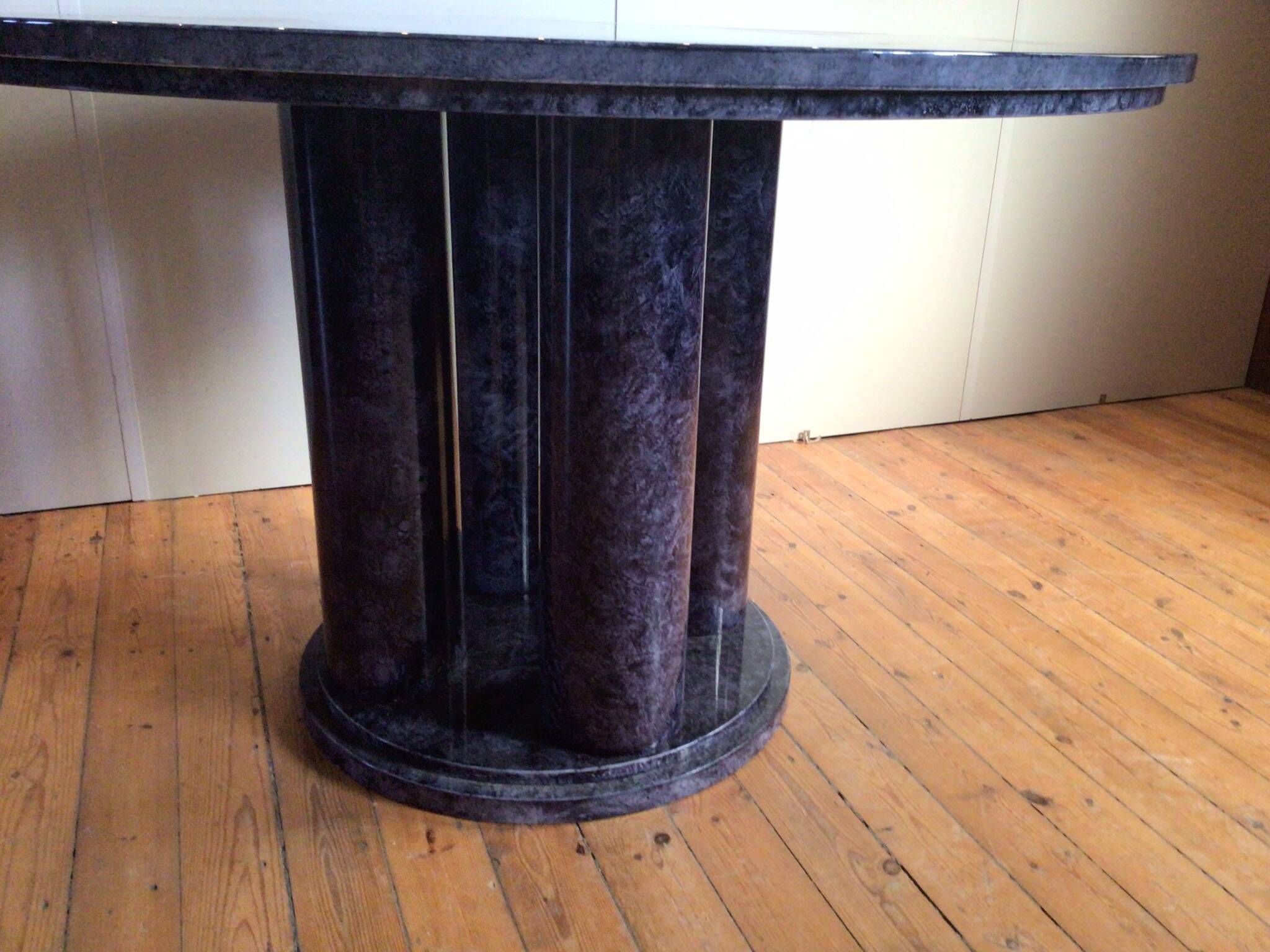 table à manger en faux marbre