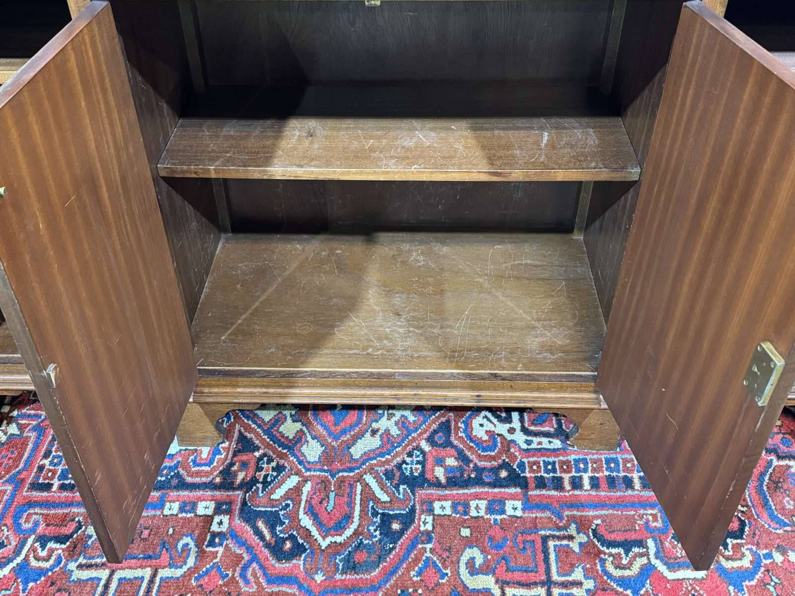 Enfilade with 4 English doors from the 1950s in mahogany.