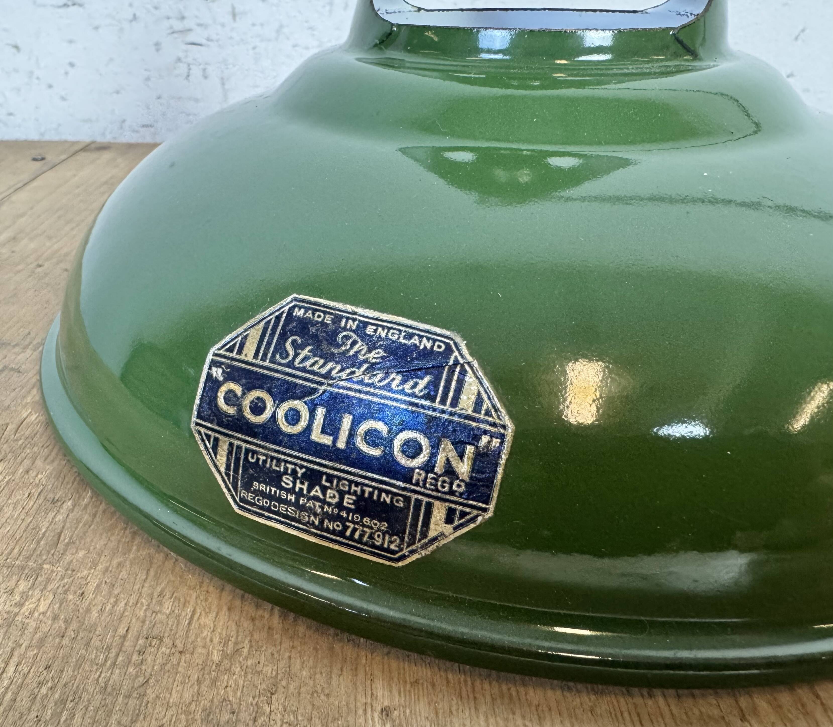 Suspension industrielle en émail vert de Coolicon, années 1950