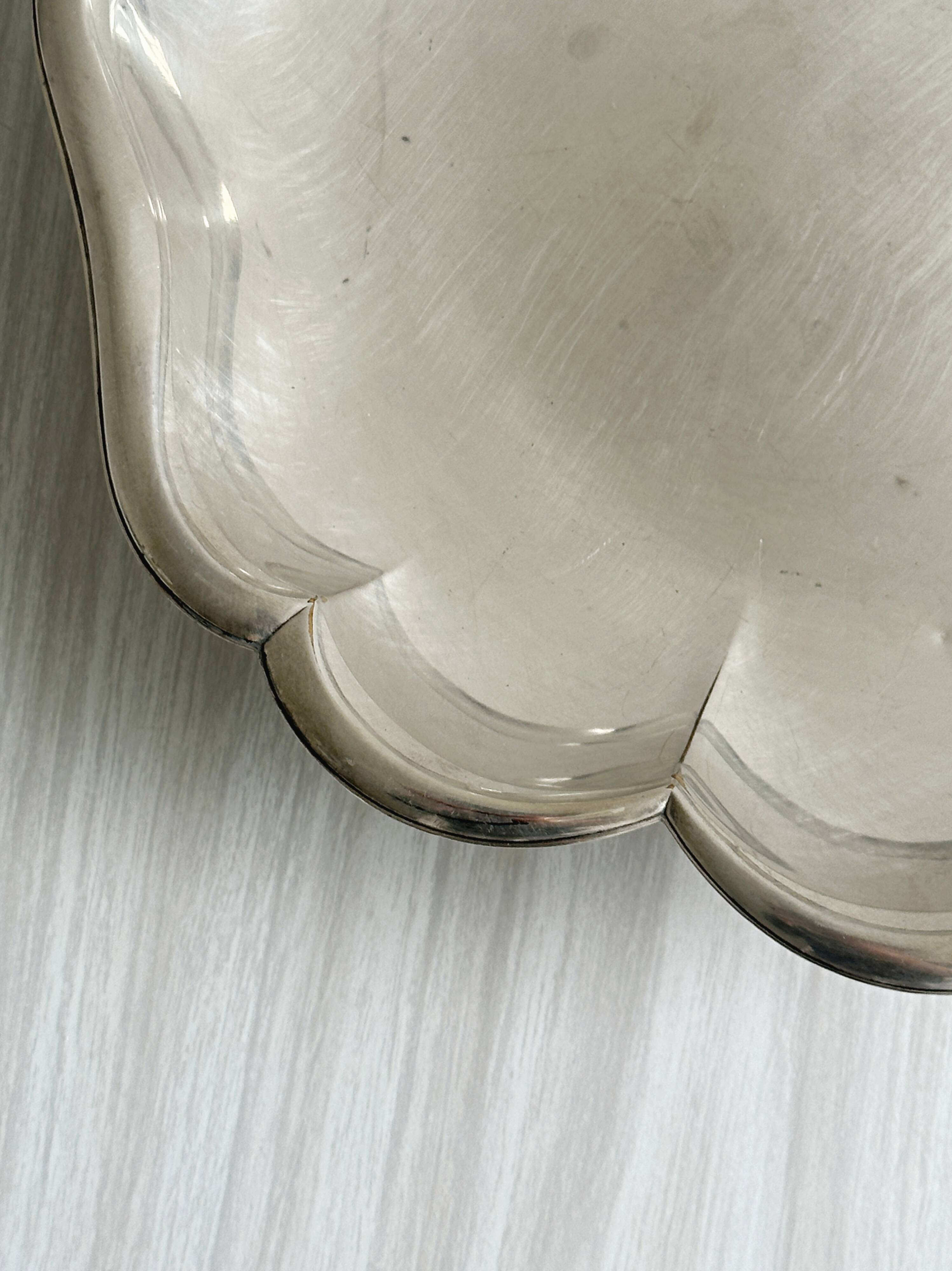 Metal presentation plate
