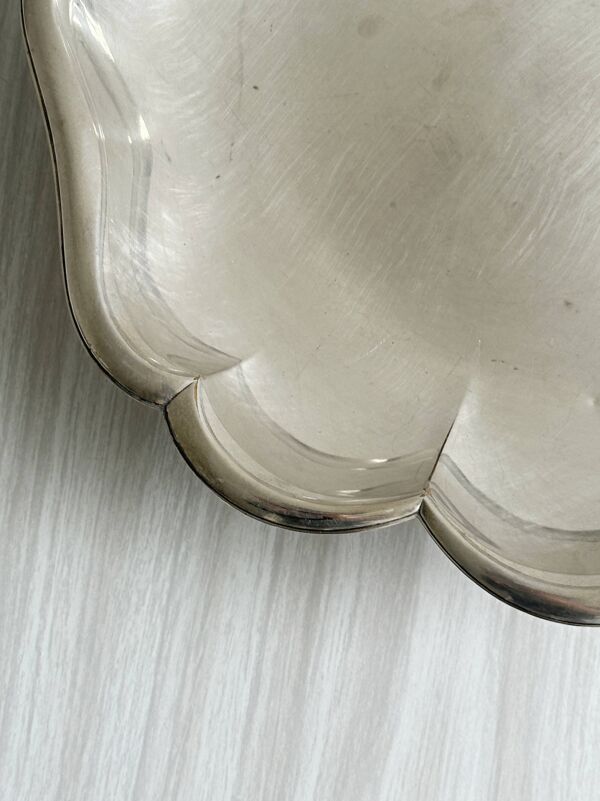 Plat de présentation en métal