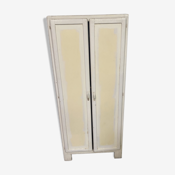 Armoire parisienne