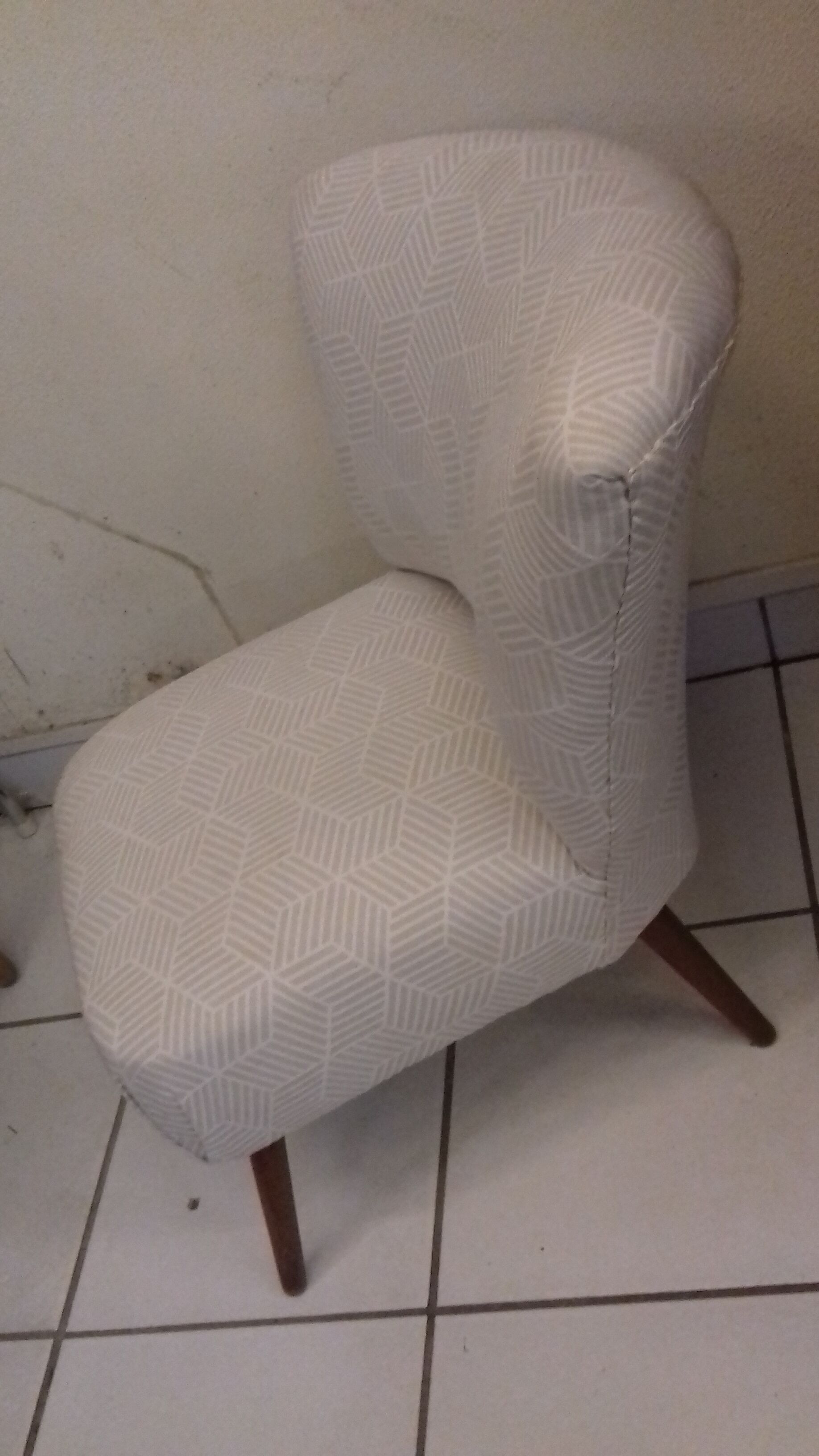 Chair style fivty compass feet