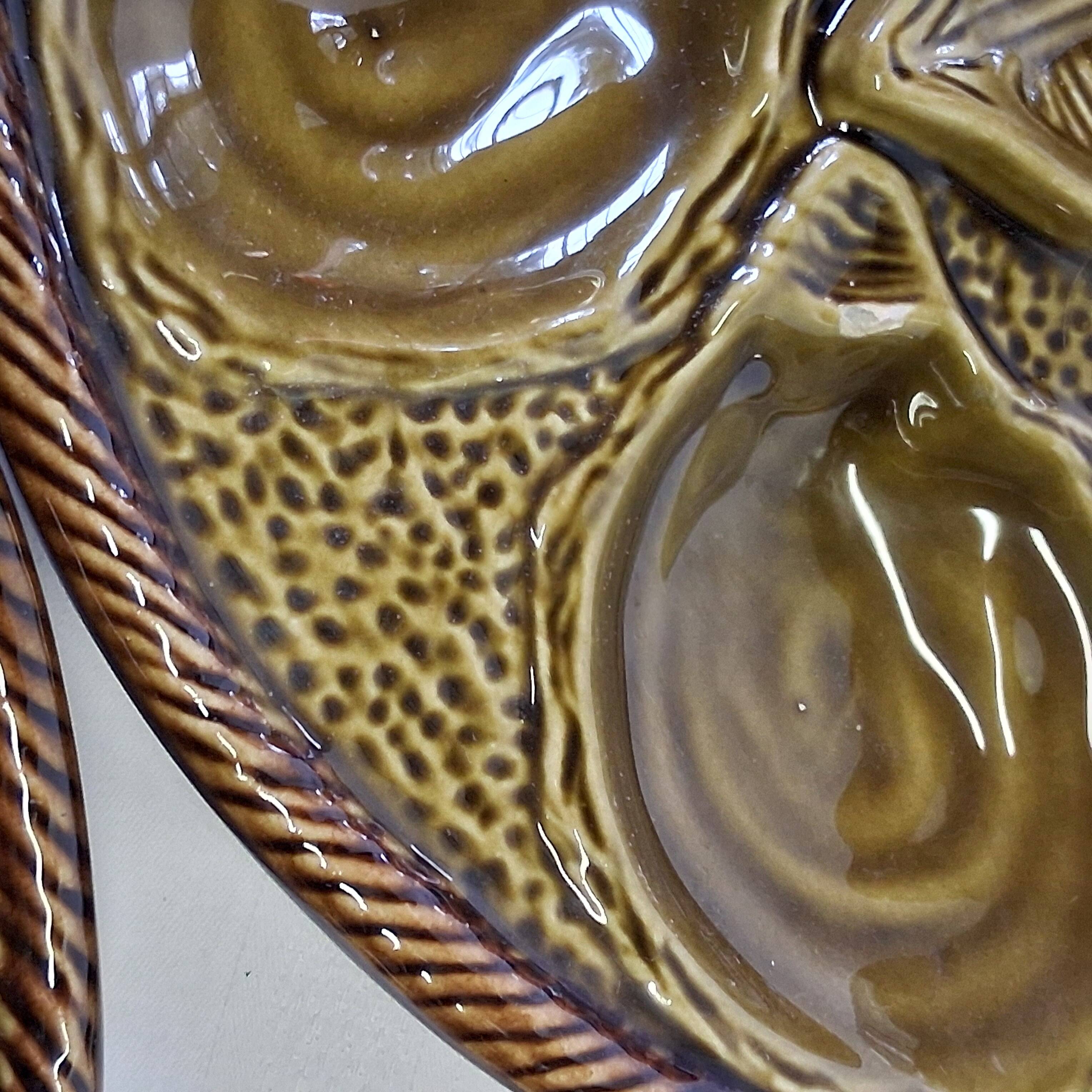 3 green majolica oyster plates from St Clément in good condition.