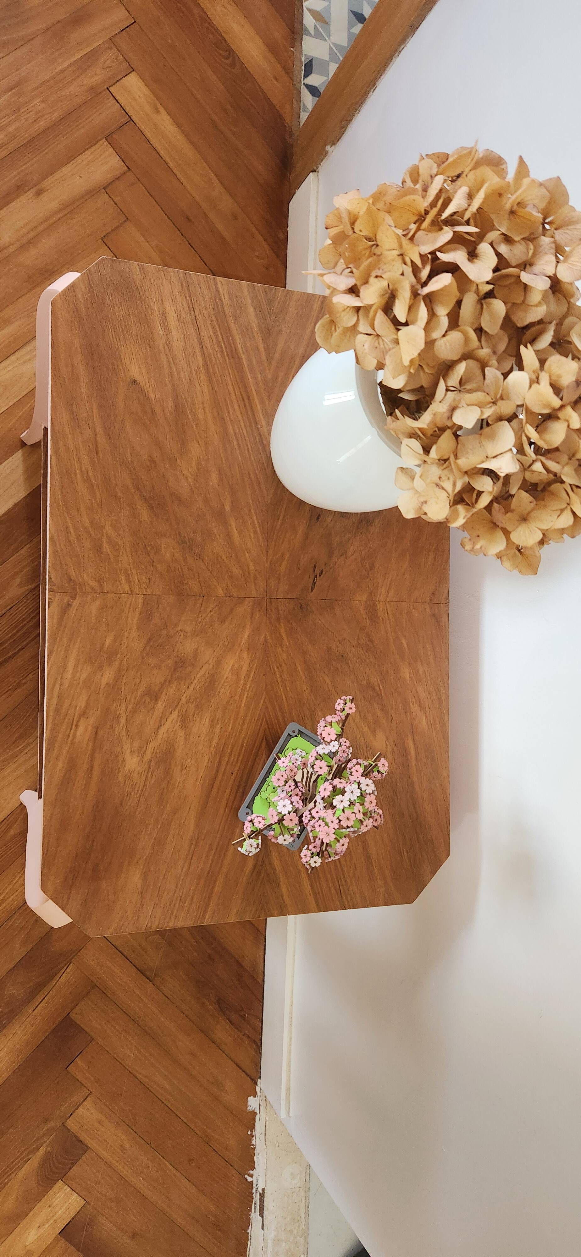 Side table with curved pink legs