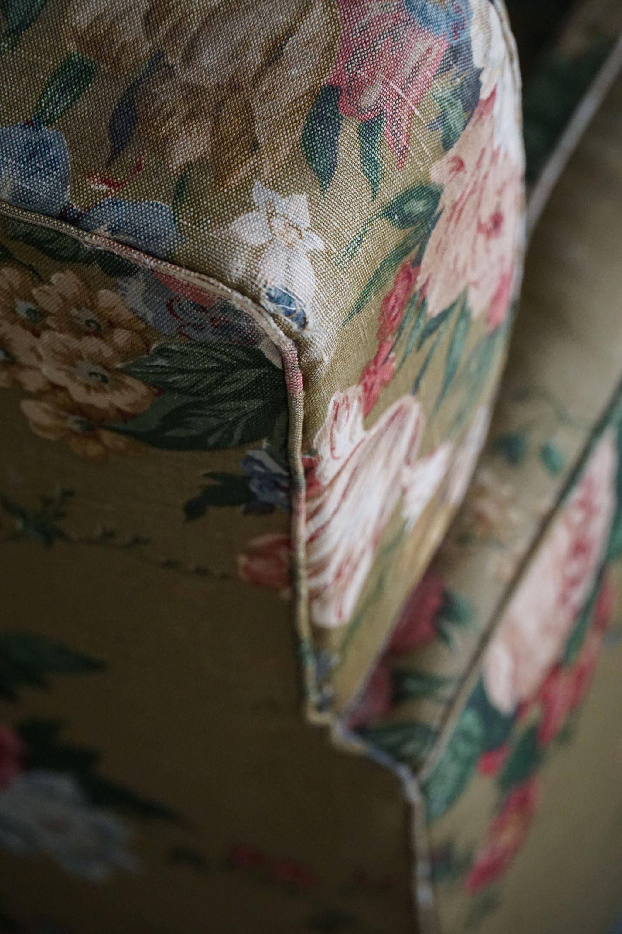 Modern Danish pair of curved lounge chairs, original fabric, Fritz Hansen, 1940.