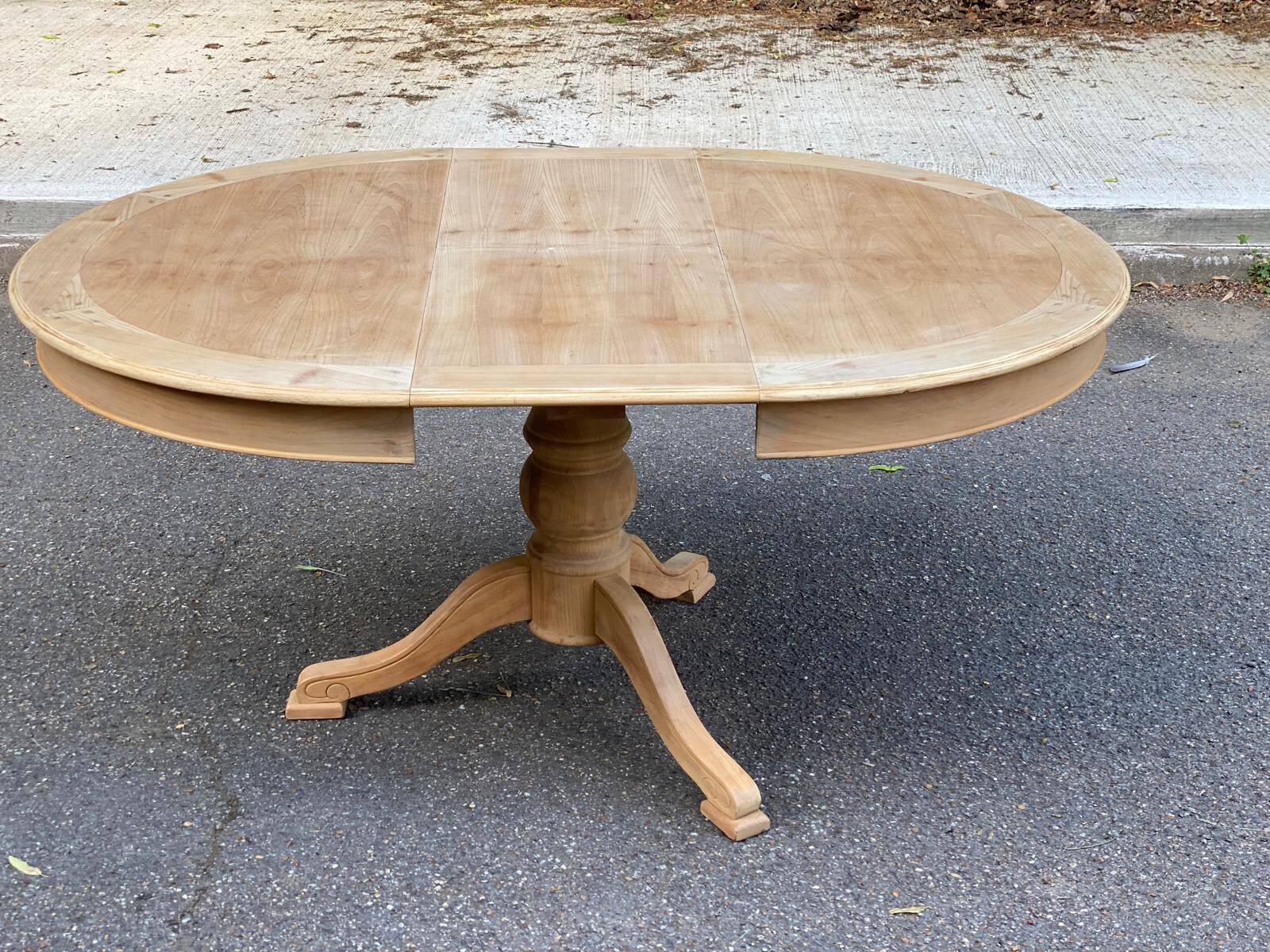 Extendable round dining table with central leg, renovated in raw wood, 20th century