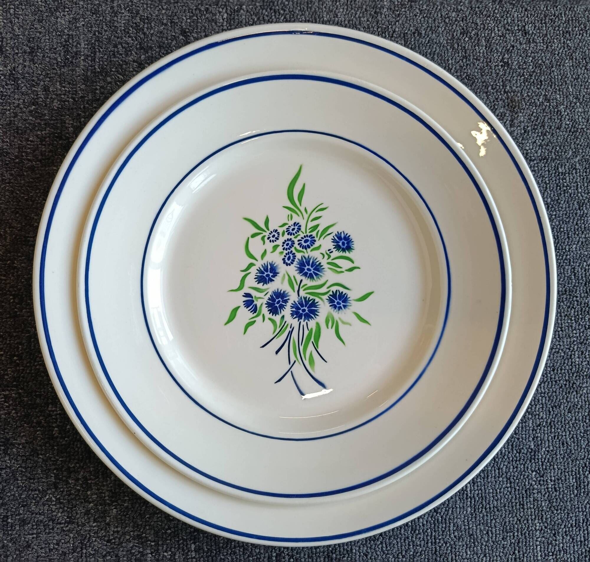 Grand table service Francine, Faïencerie de Badonviller, early 20th century.