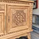 Buffet en bois massif mouluré