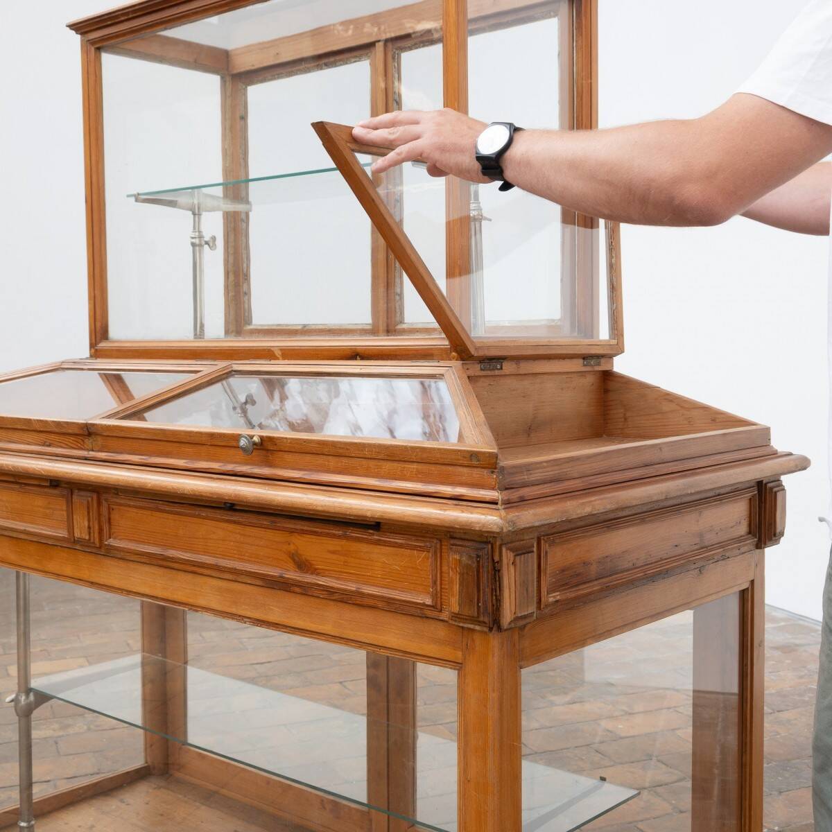Ancienne vitrine de présentation - début du XXème siècle