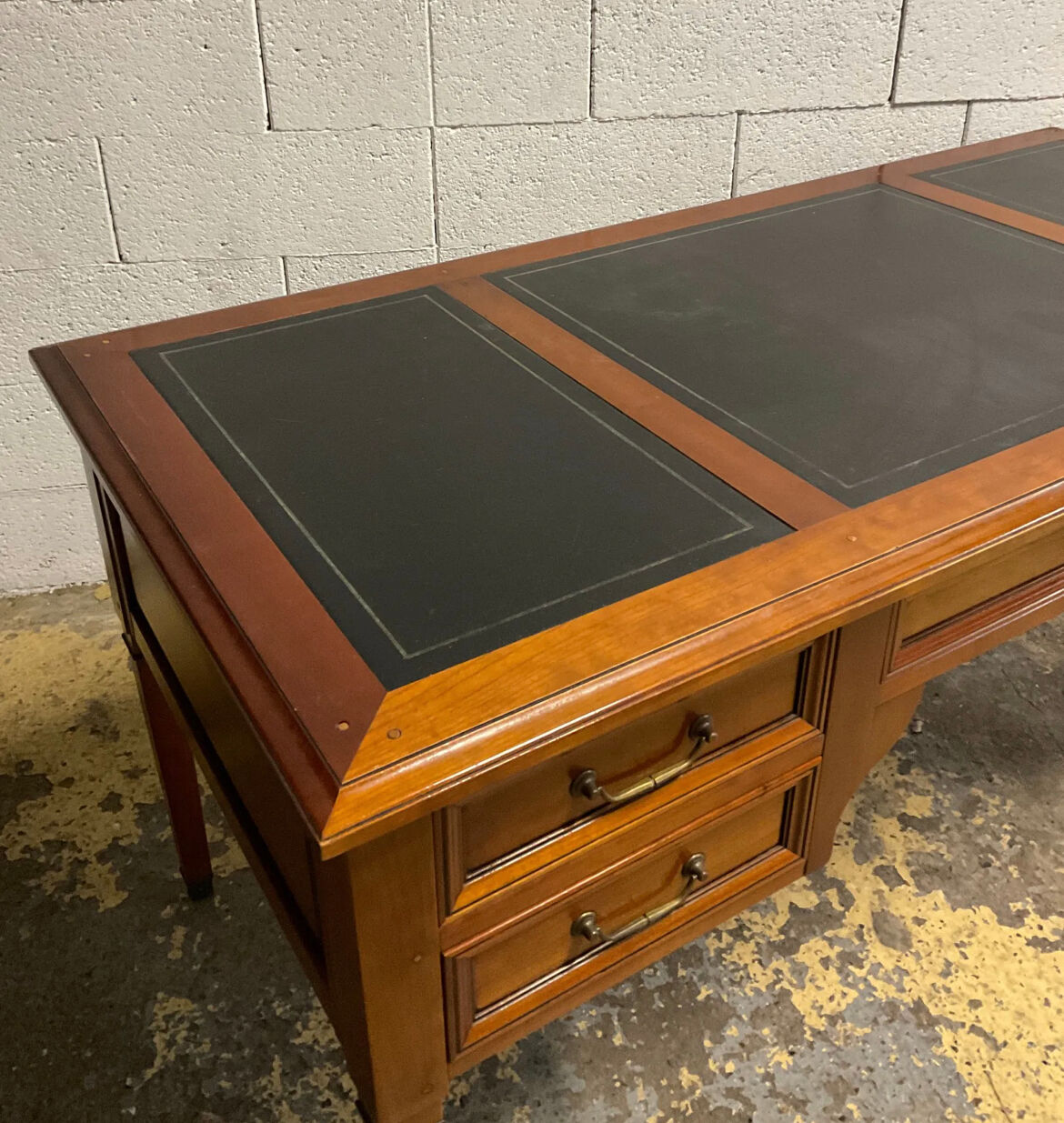Louis XVI style desk in cherry edition Grange