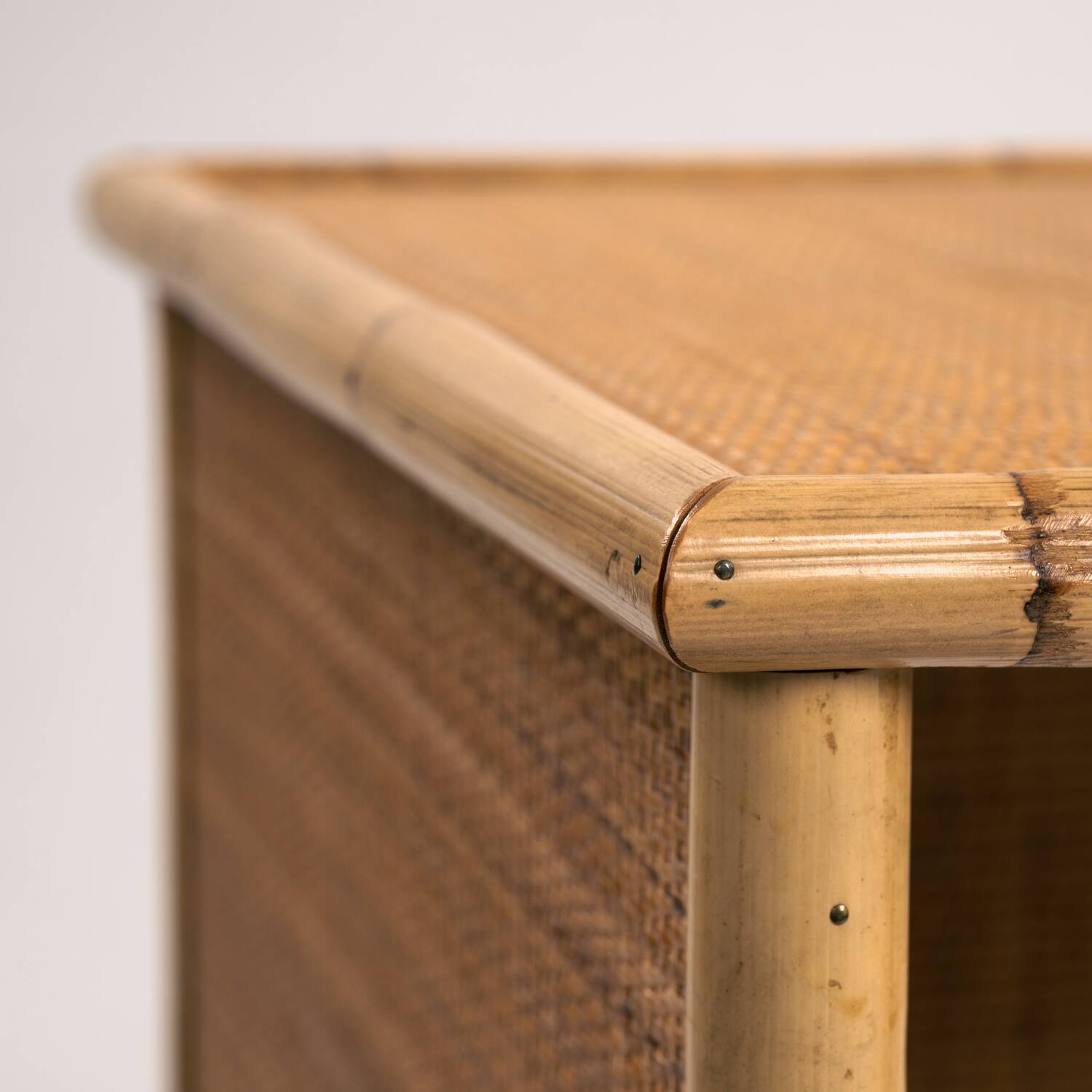 Bureau en rotin tressé et bambou avec charnières en bronze, Italie, années 1960