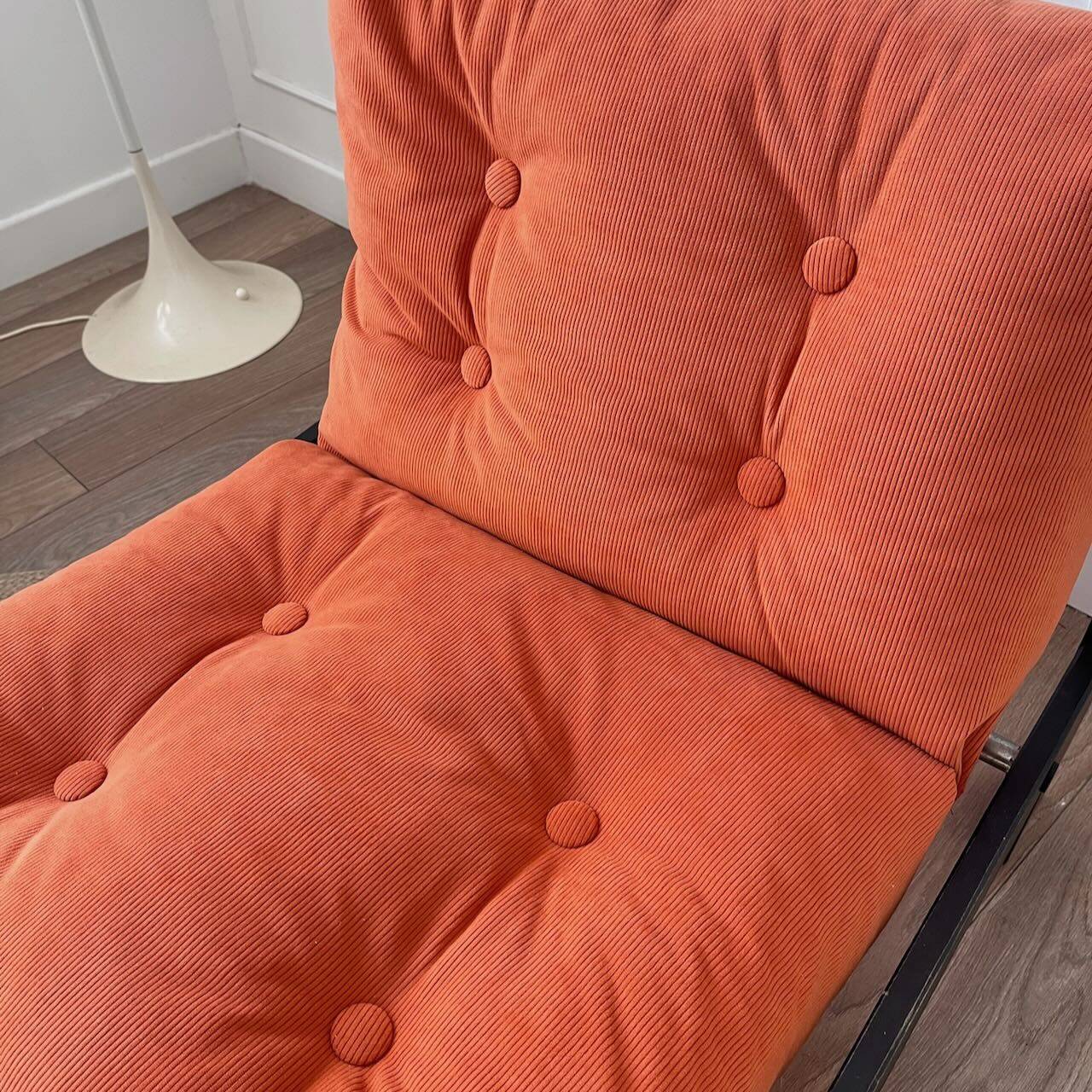 Fauteuil velours orange années 80