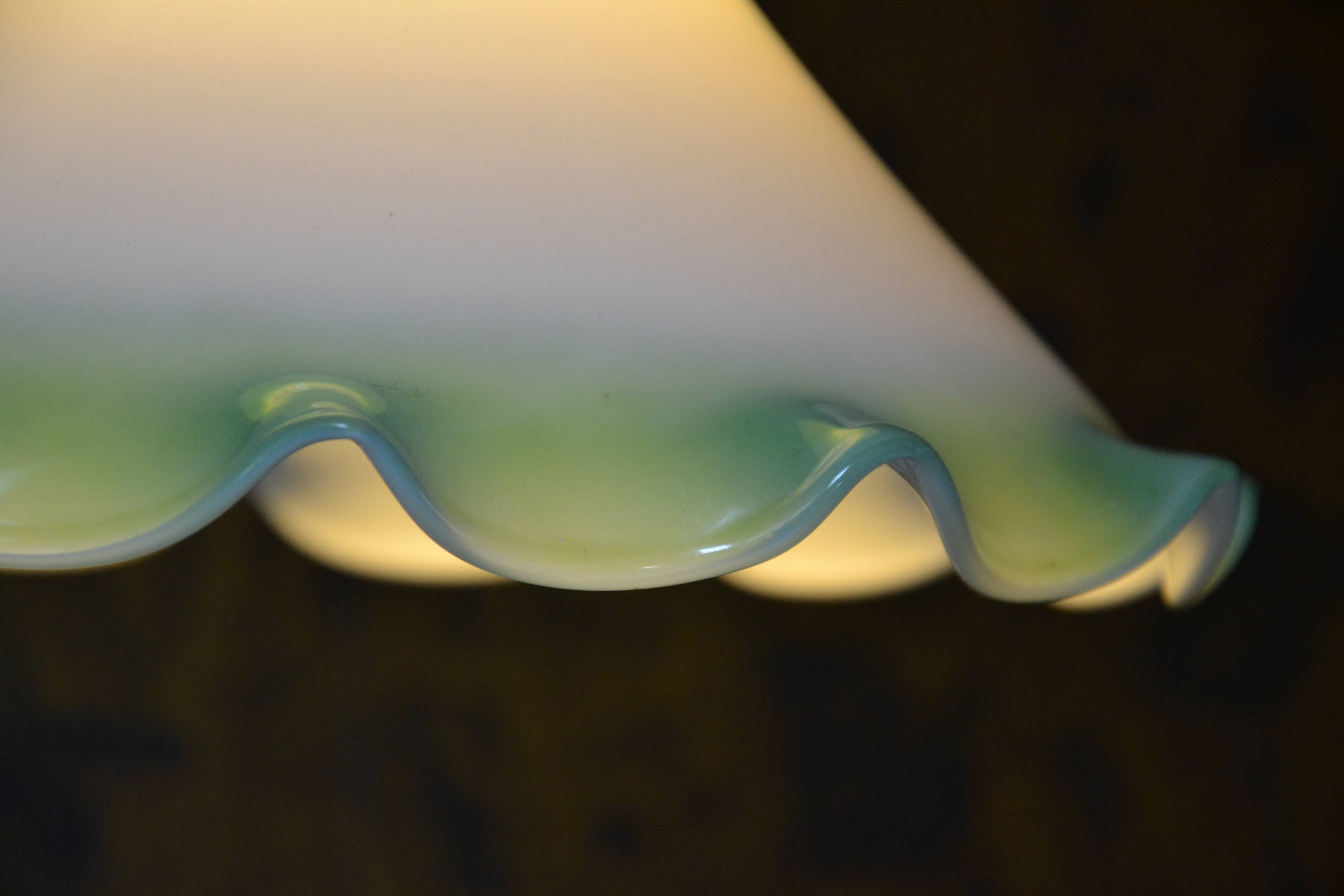 Vintage suspension in green opaline
