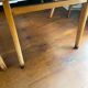 Lot de deux fauteuils Bridge Skaï pieds compas. Fauteuils scandinave vintage.