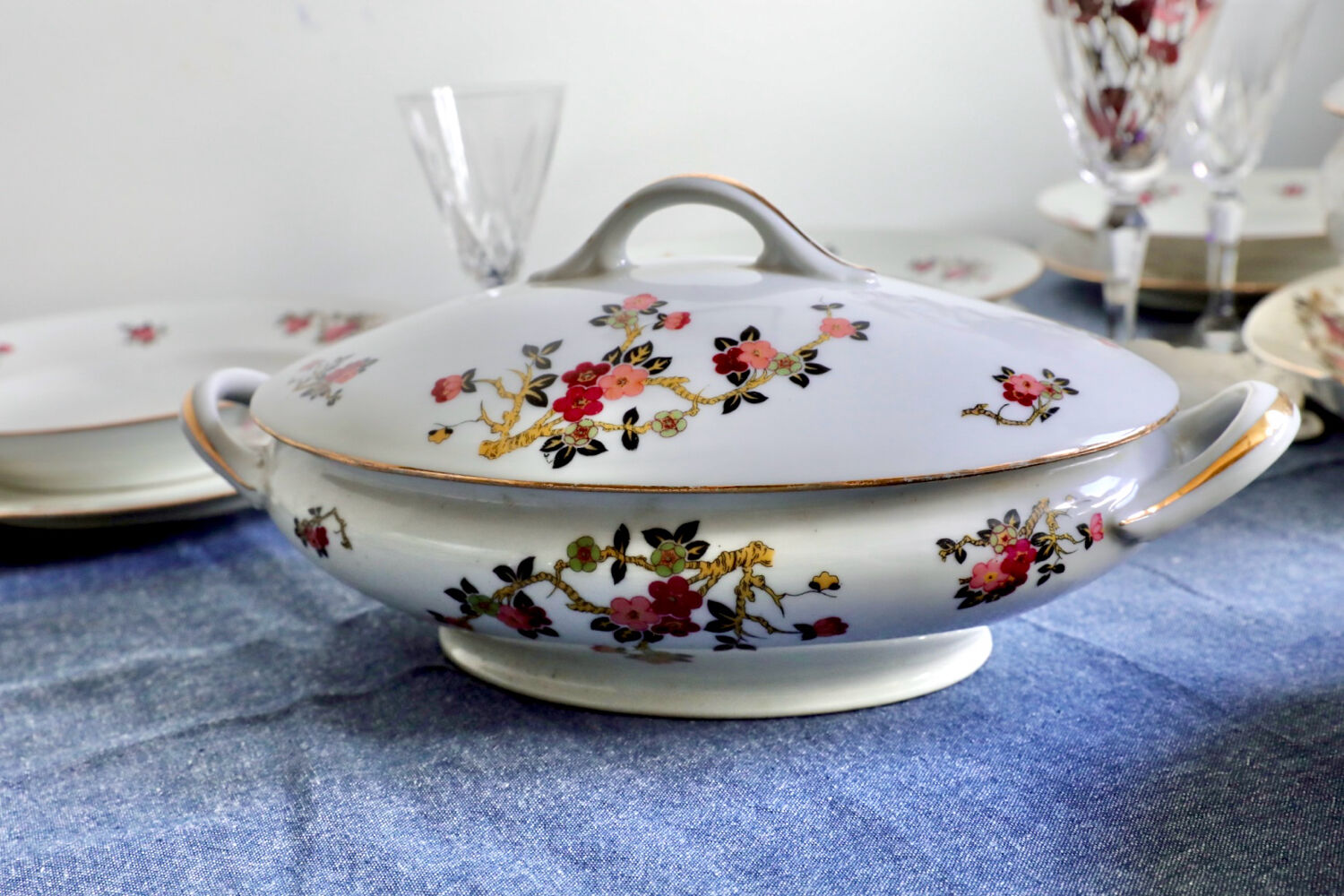 Antique table service in Limoges porcelain by F. Legrand, period A.