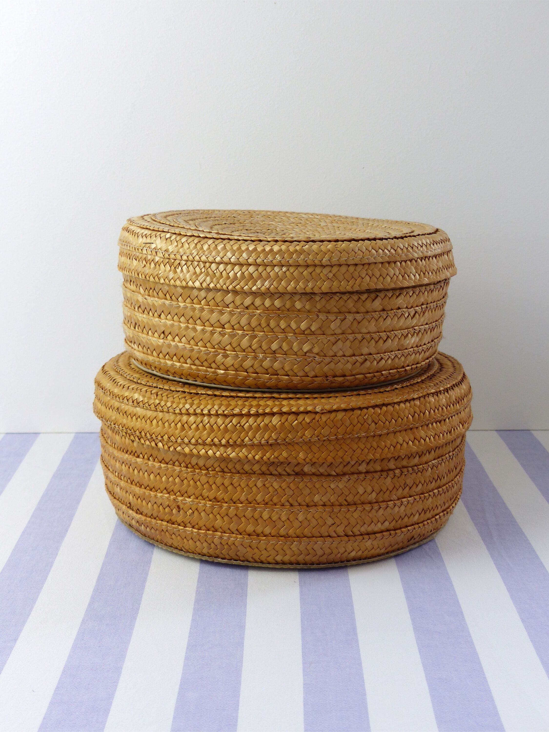 Set of 2 raffia baskets