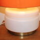 Lampe en opaline et métal doré à double éclairage des années 70