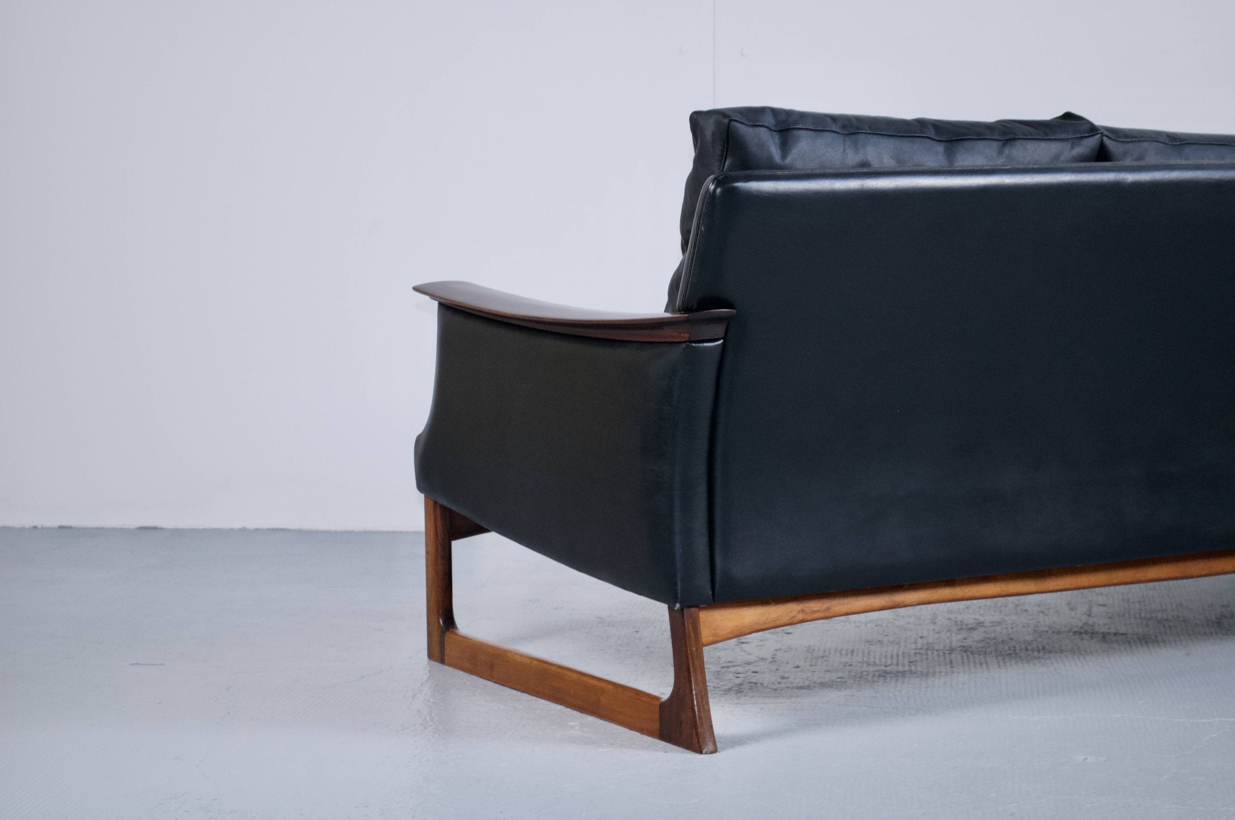 Scandinavian 3-seater sofa in leather and rosewood from the 60s