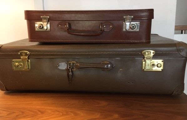 Set 2 vintage suitcases in vulcanized fiber and leather
