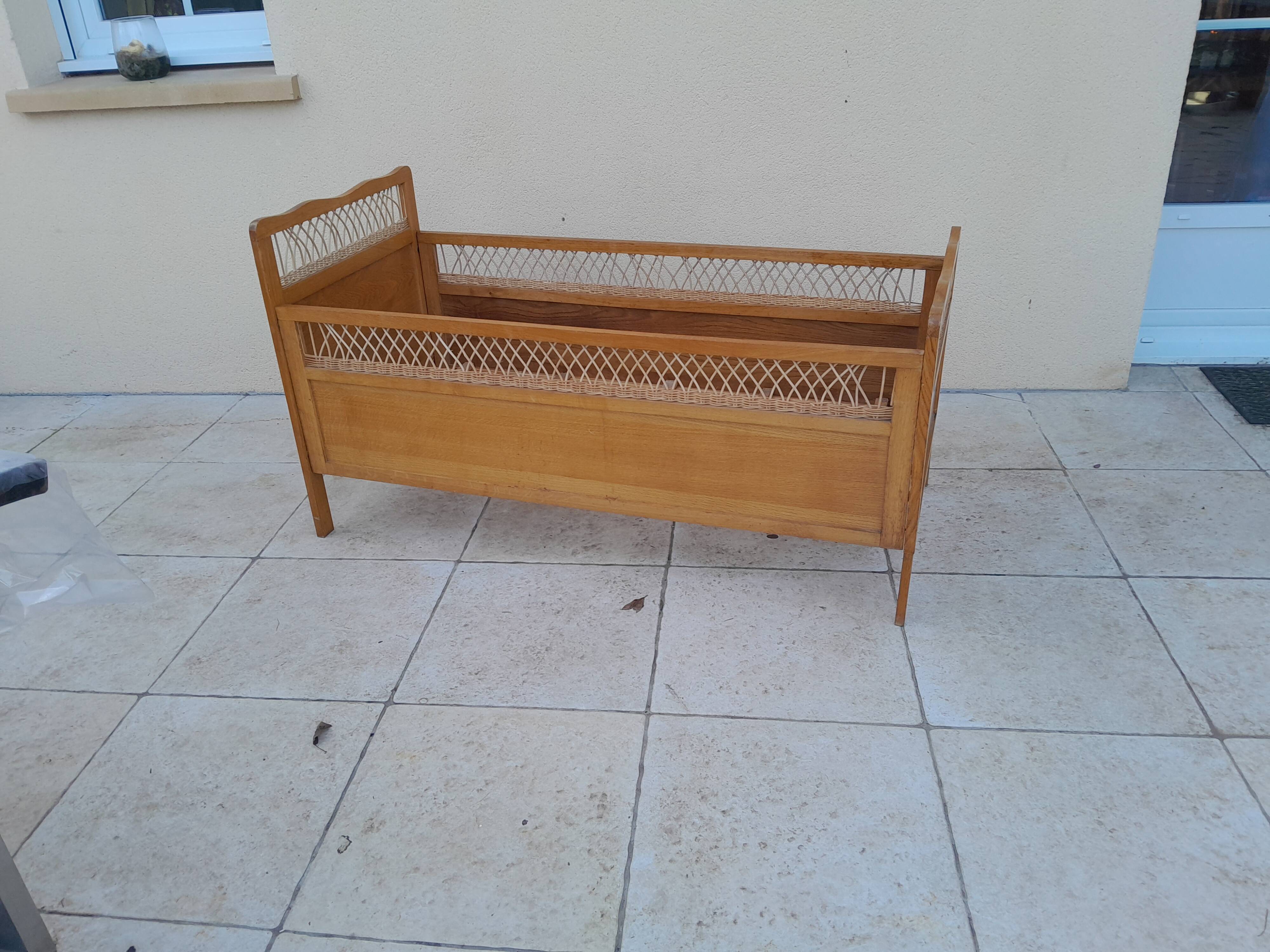 Vintage baby bed in wood and rattan from the 60s for children
