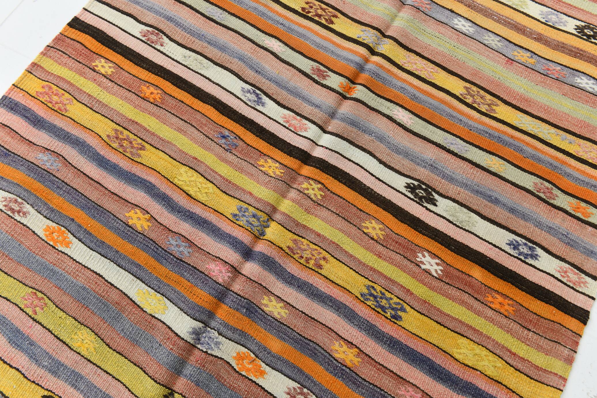 Kilim Vintage Anatolien Rayé – Tons Pastel Multicolores, Style Bohème