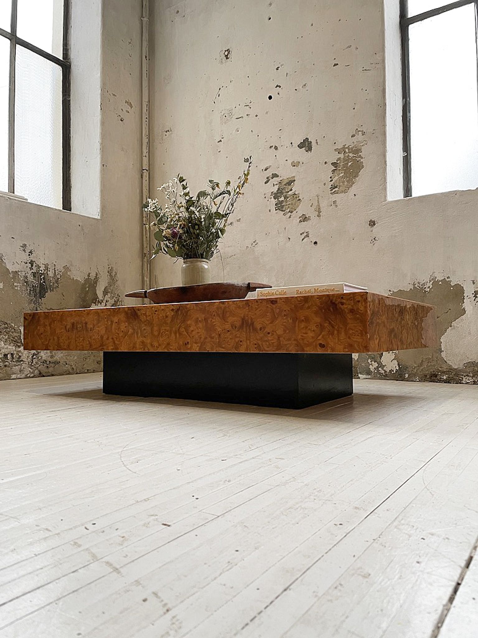 Table basse italienne laque loupe d’orme