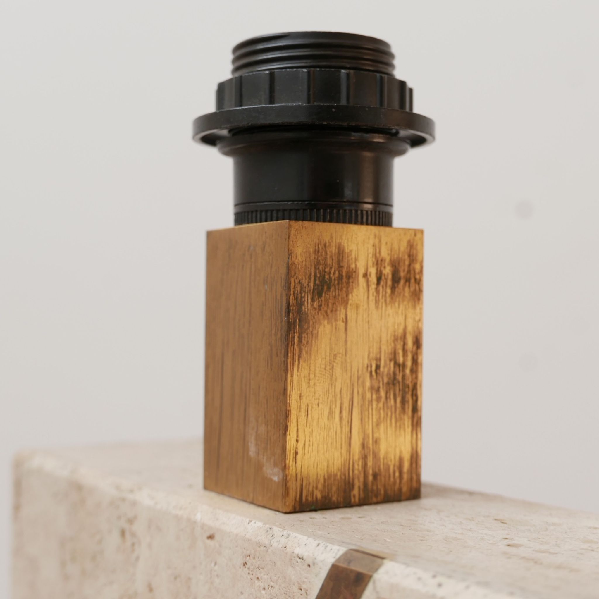 Lampe de table en travertin