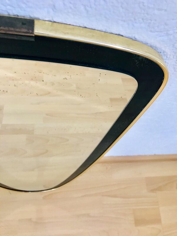 Miroir mural asymétrique italien encadré de laiton années 1960 Italie