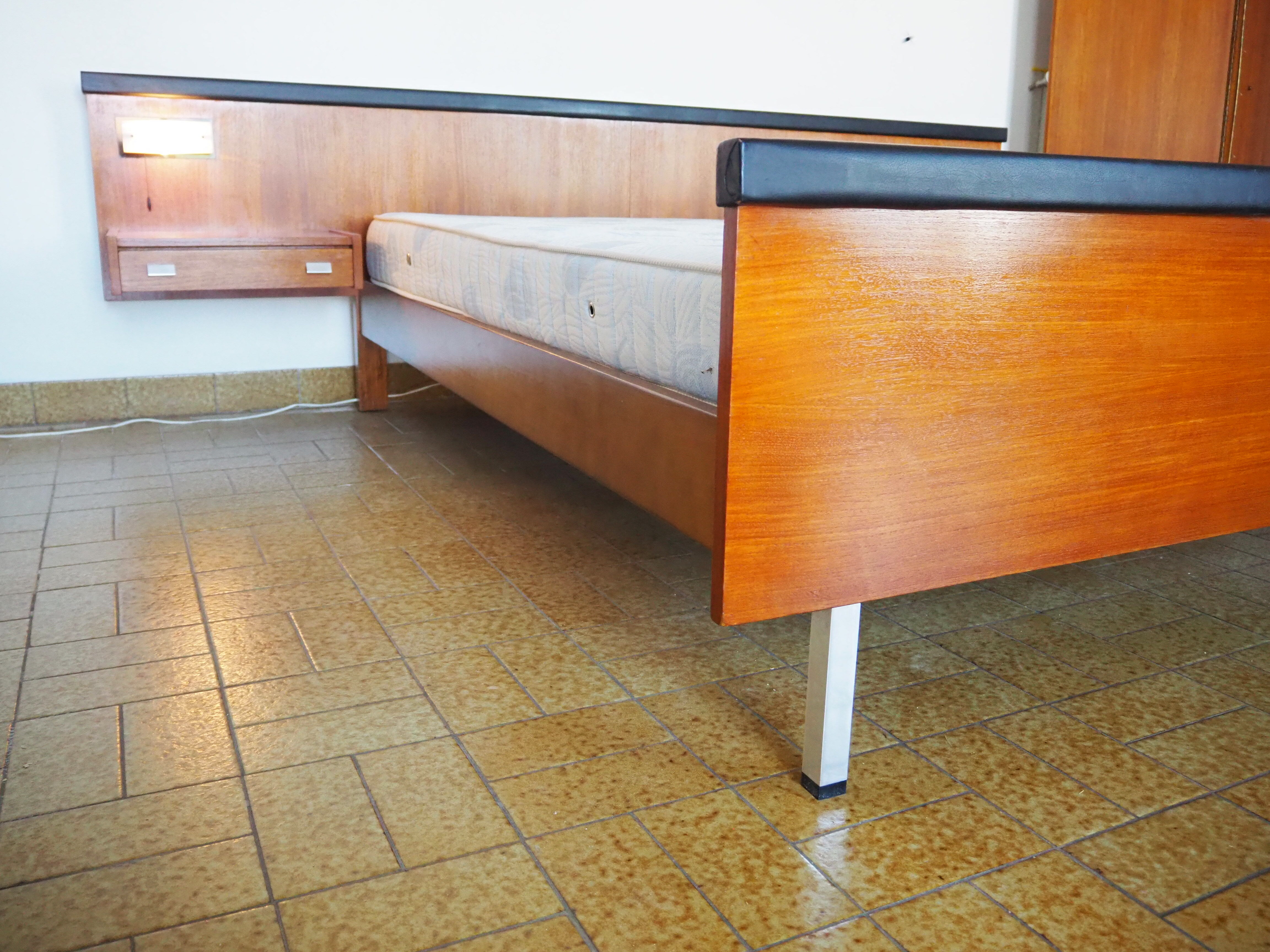 Scandinavian style bed in 140 with two integrated nightstands and two night lights