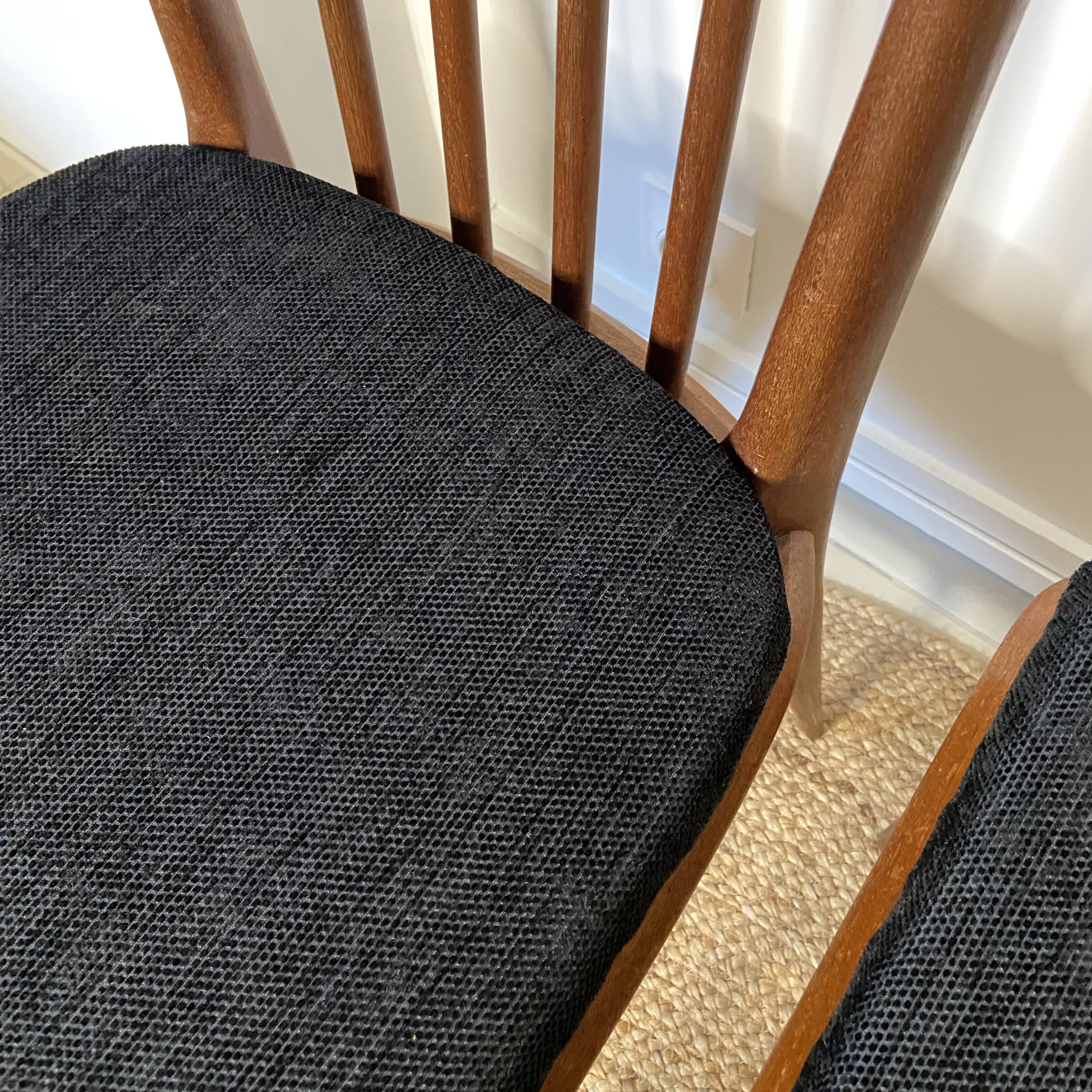 Set of 4 Scandinavian-style teak chairs