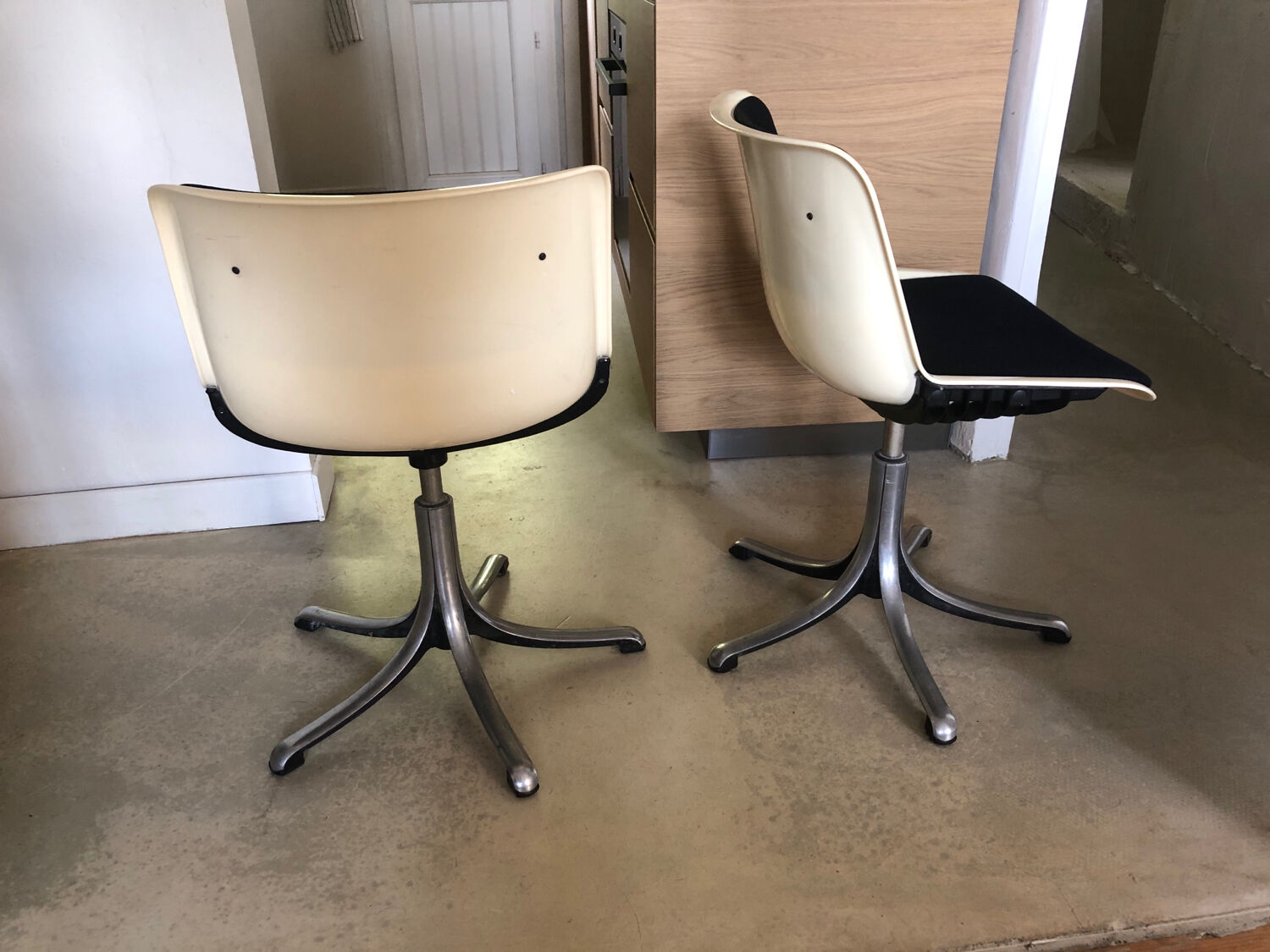 Pair of Modus swivel chairs by Osvaldo Borsani