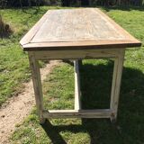 Farm table