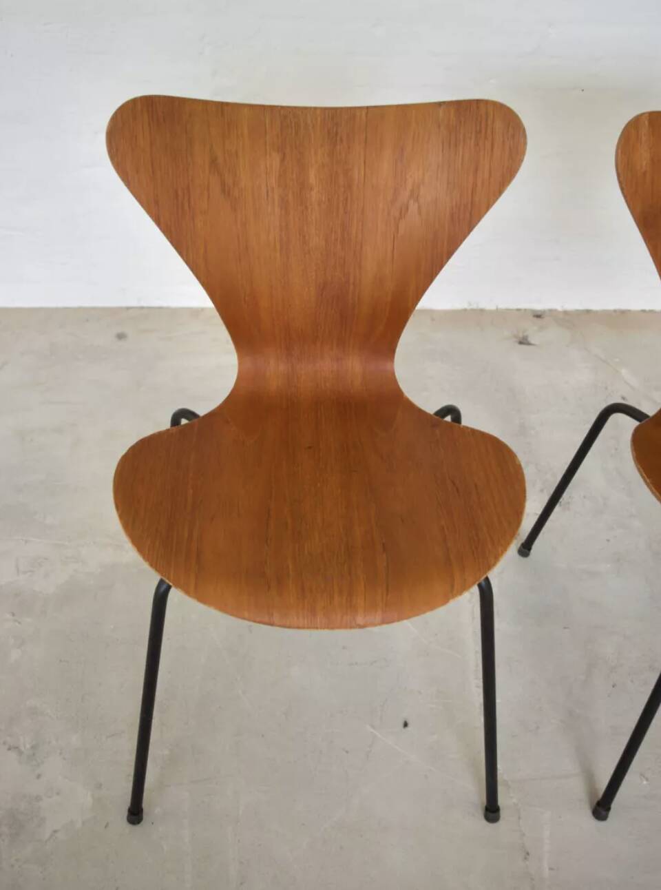 Model 3107 Dining Chairs In Teak By Arne Jacobsen For Fritz Hansen.